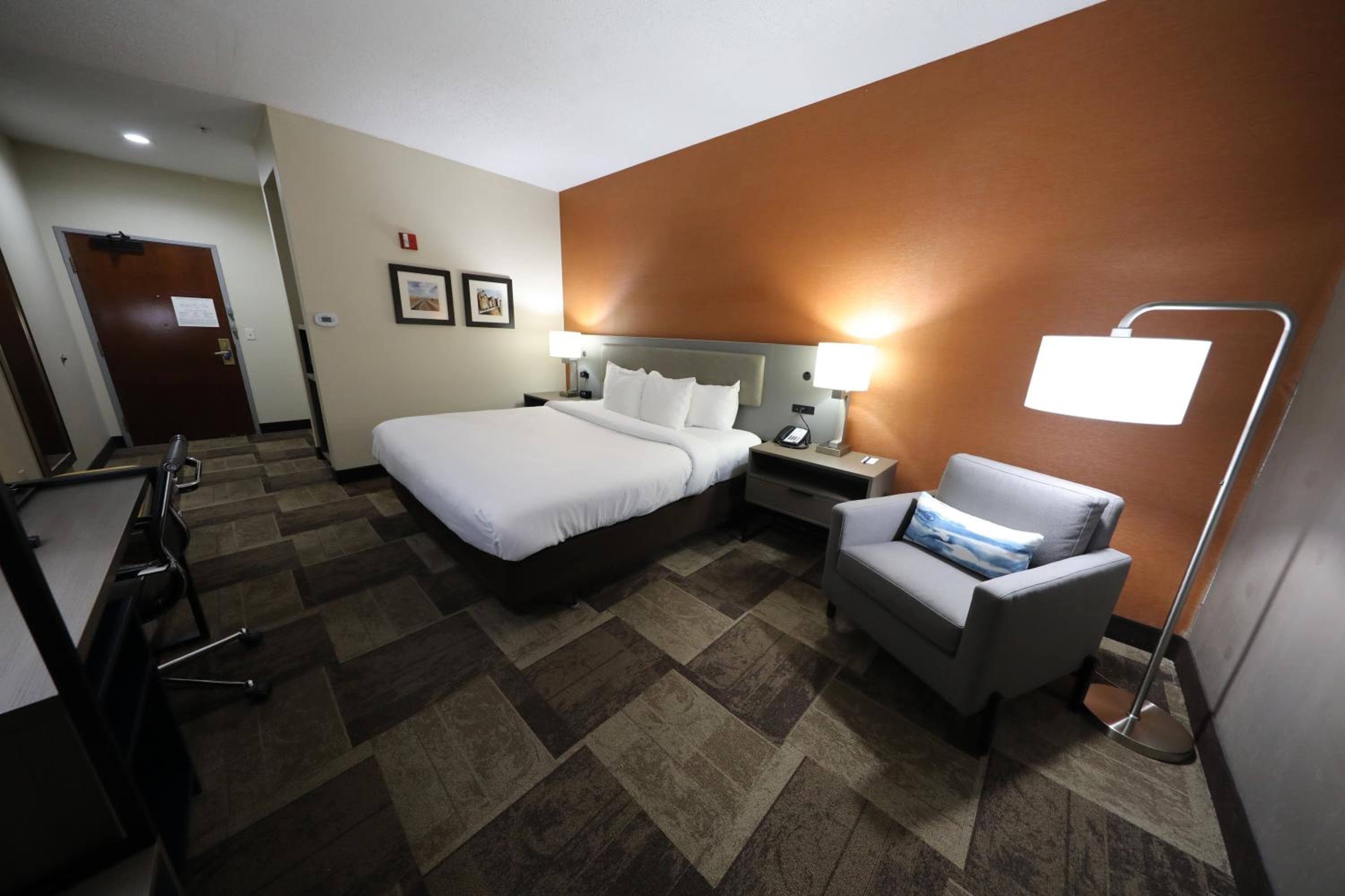 King Room - Accessible/Non-Smoking - Photo 16