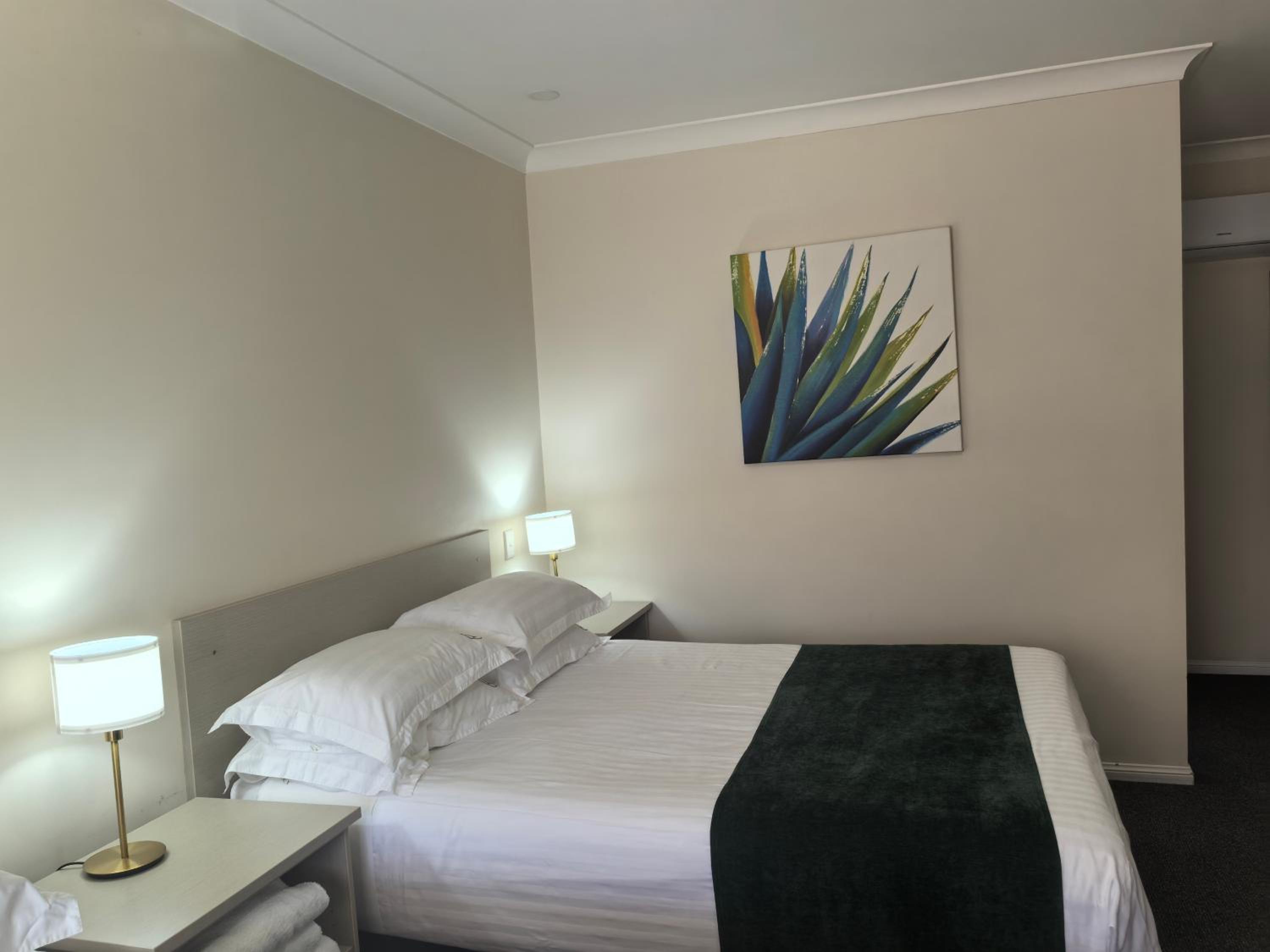 Standard Queen Room photo 3