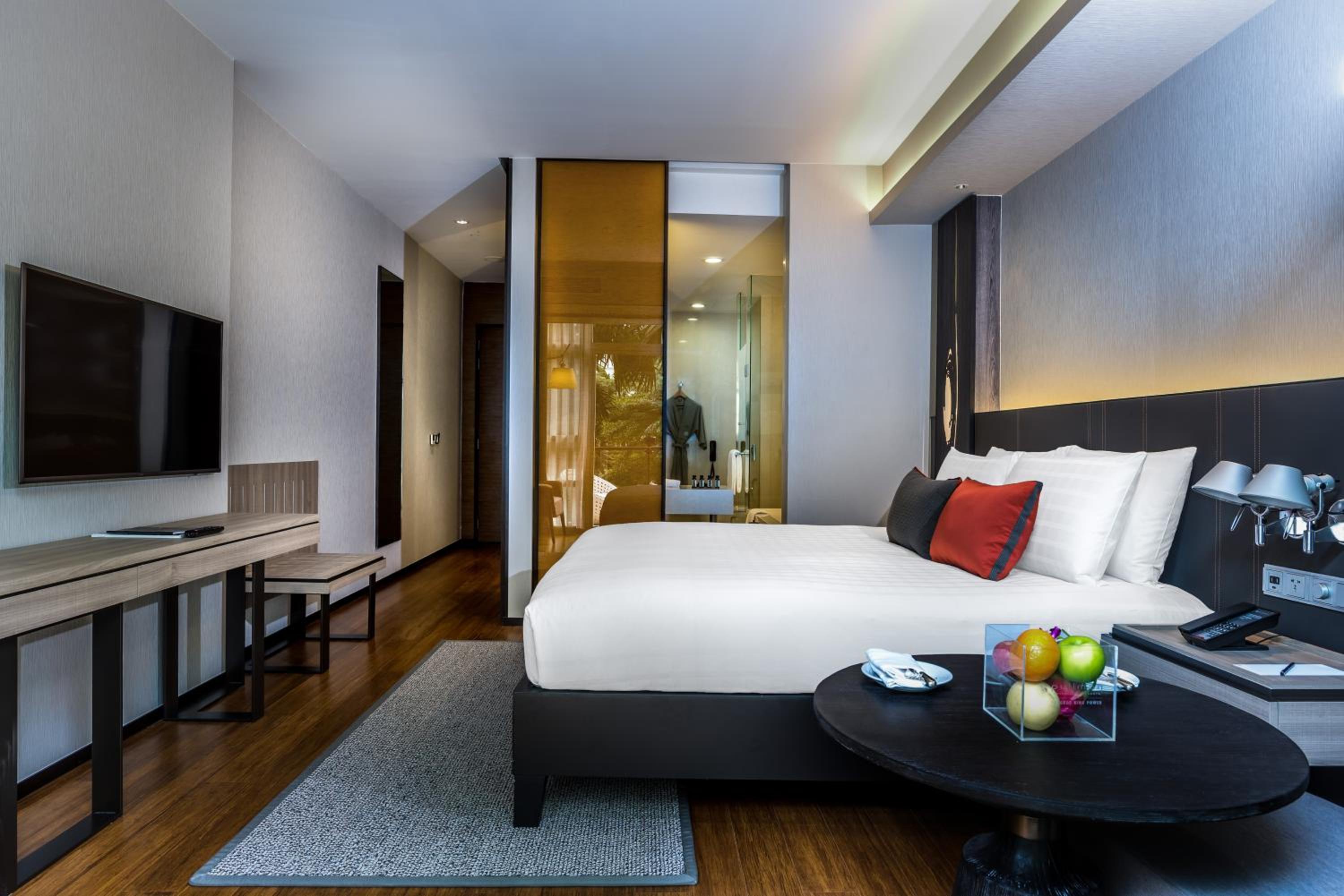 Premium Deluxe Double Room with Balcony thumbnail 6