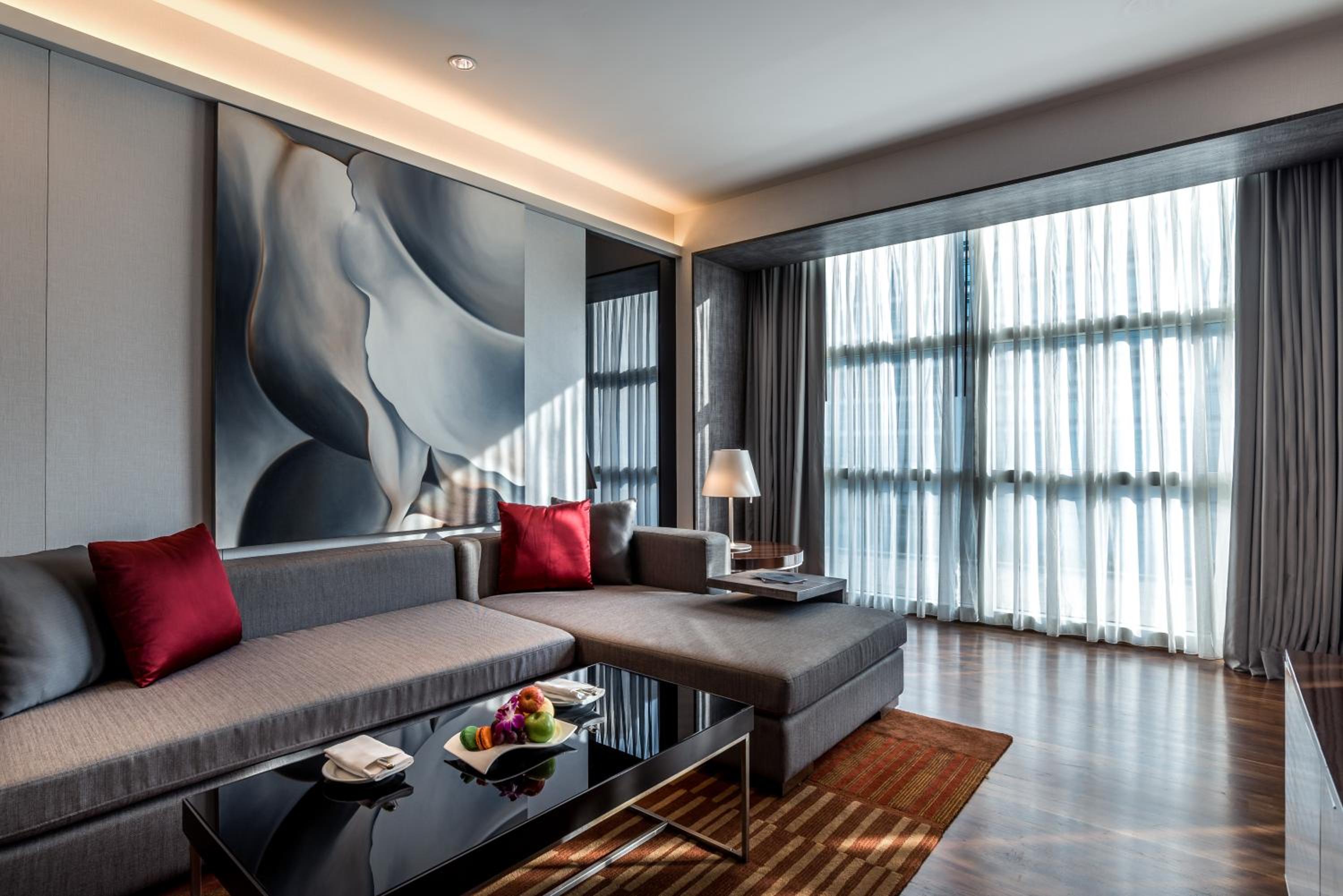 Executive Suite with 1 Kingsize Bed with Executive Lounge Access thumbnail 5