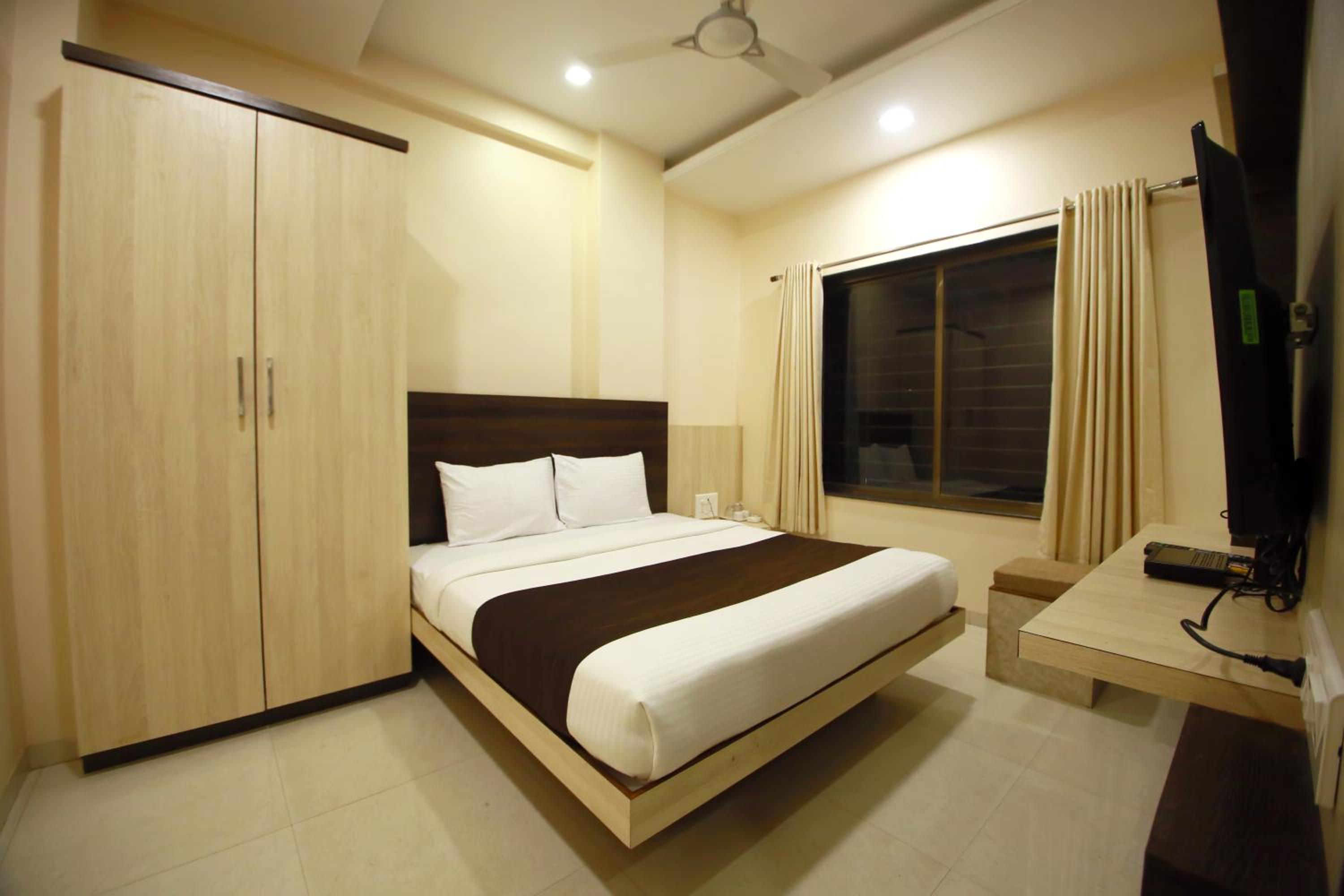 Standard Double Room Non AC - Photo 2