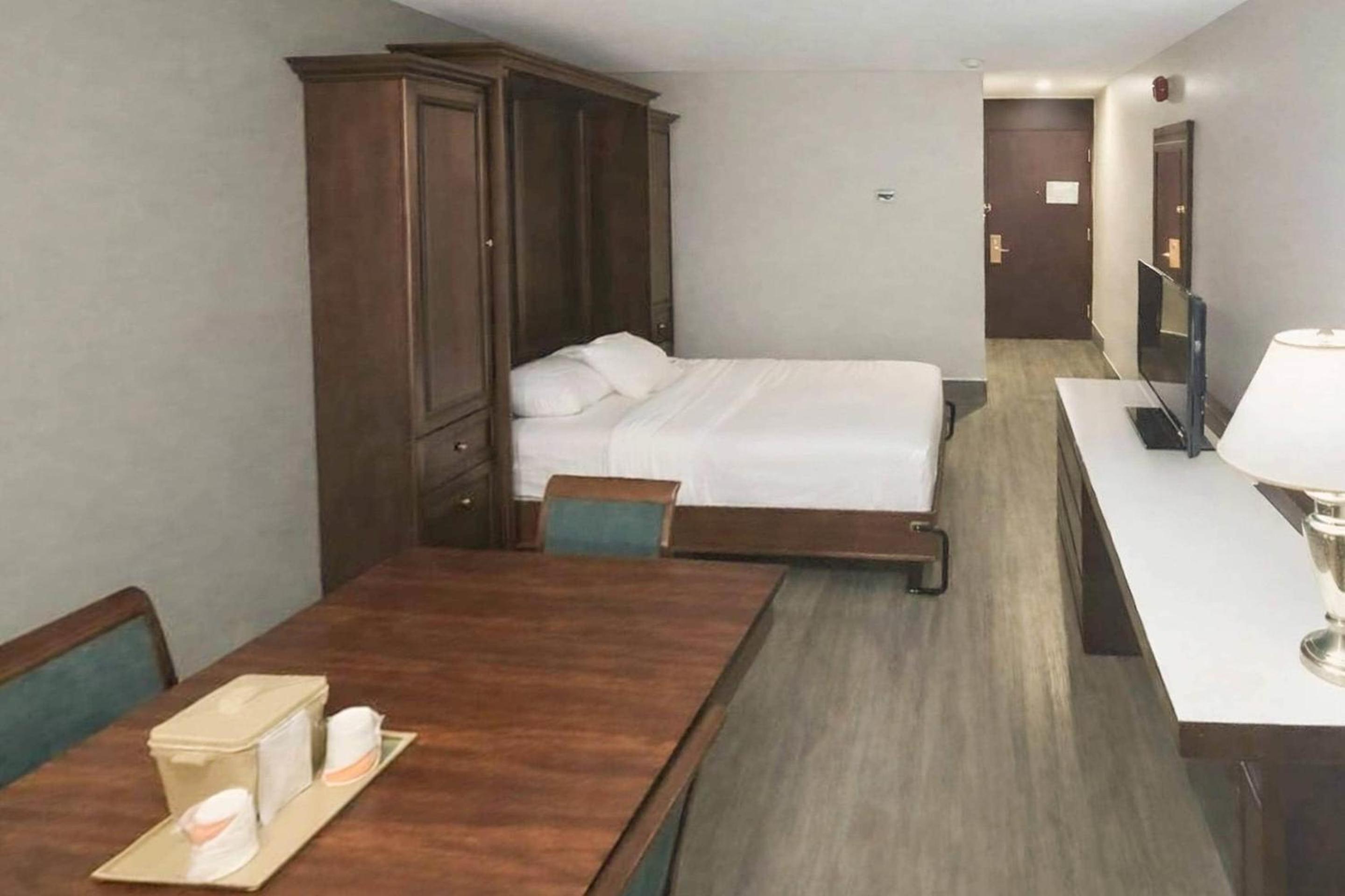 Single Room - Non-Smoking photo 3