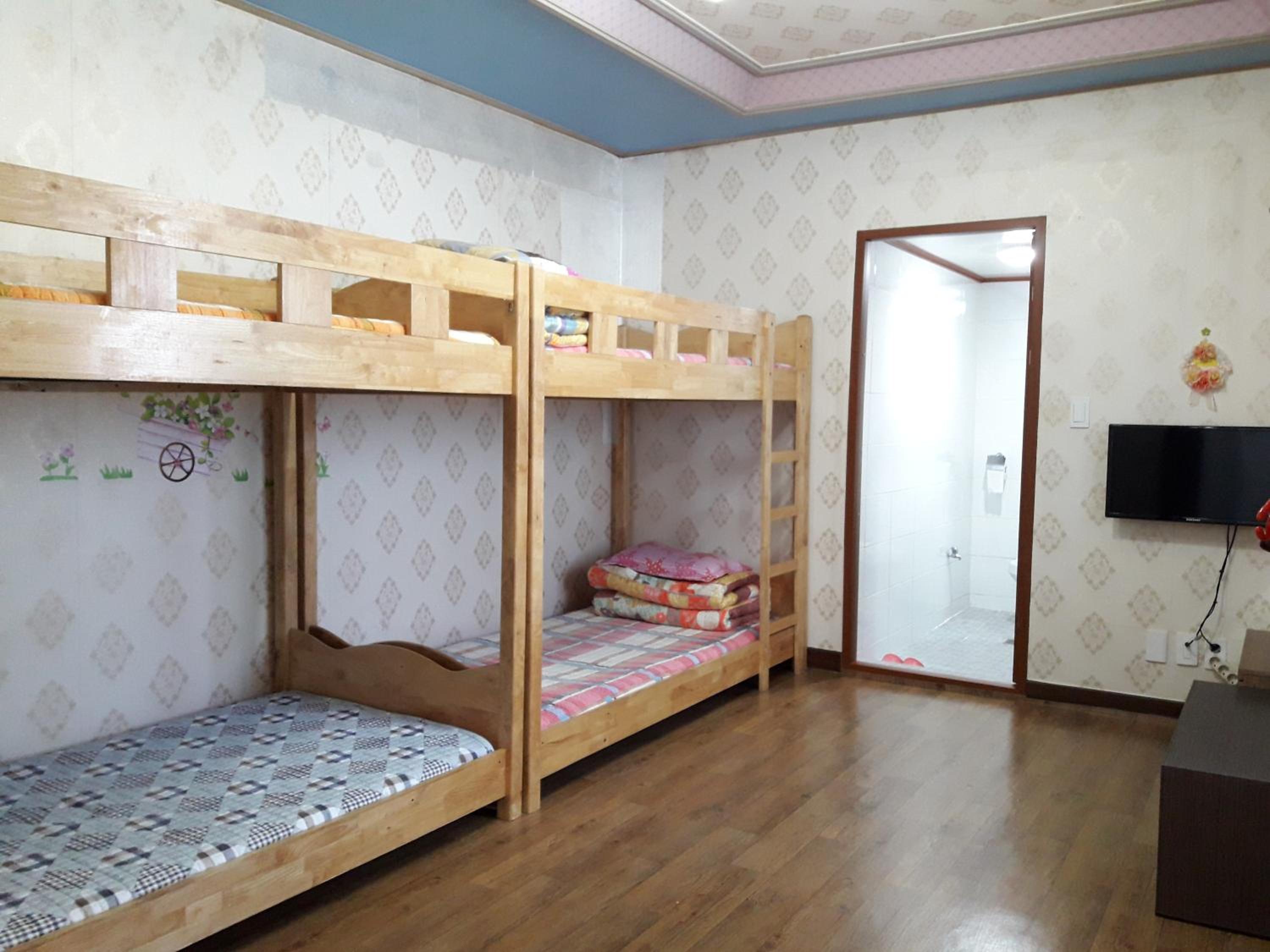 Standard Family Room - Photo 11