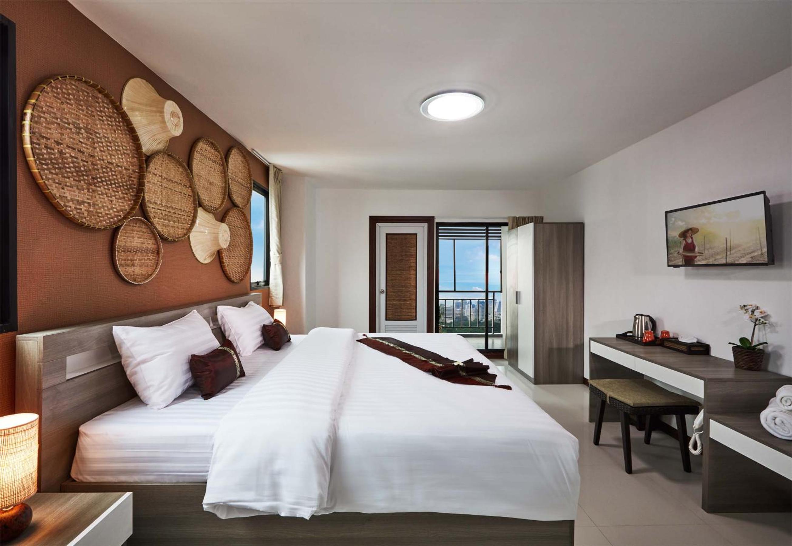 Deluxe King Room photo 2
