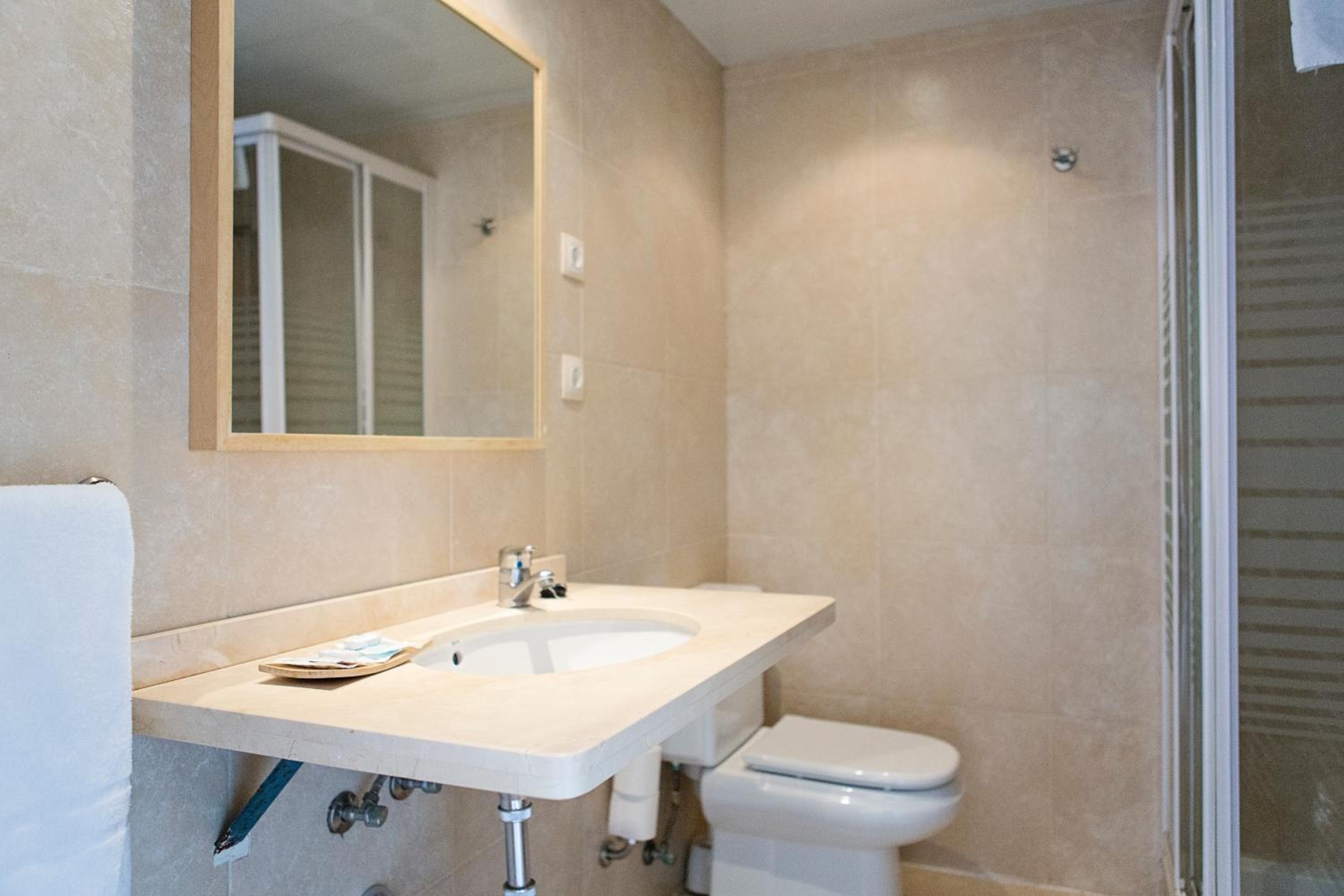 Double Room with Balcony with Views photo 2