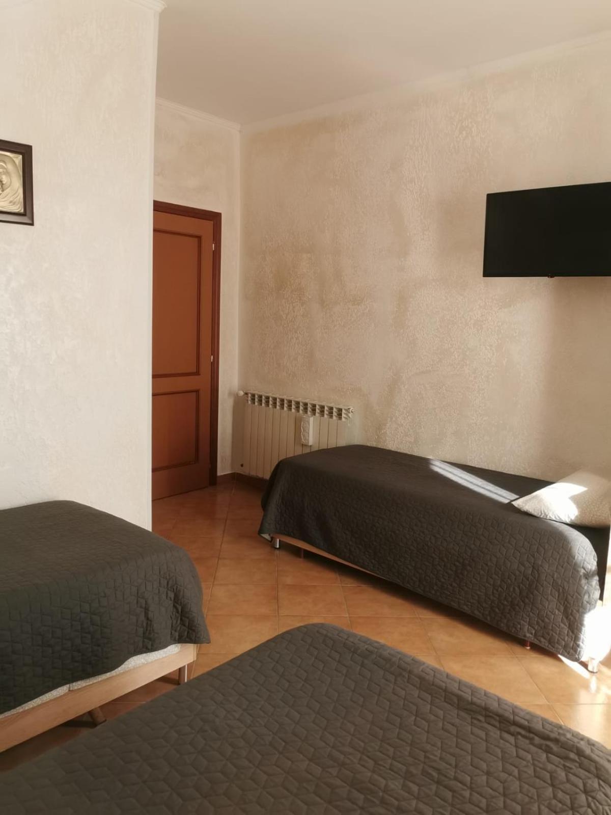 Deluxe Double Room (2 Adults + 1 Child) photo 1
