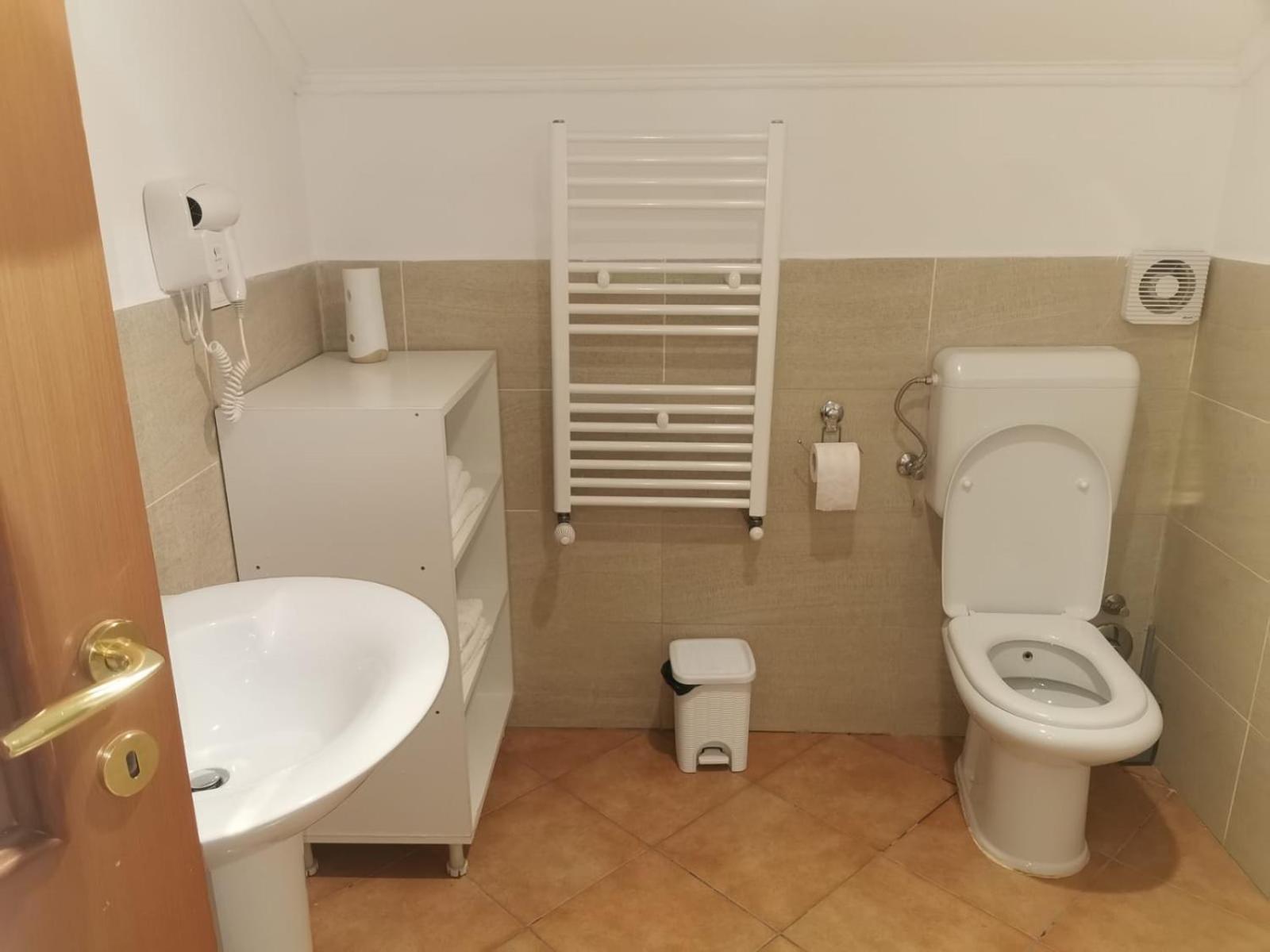 Deluxe Double Room (2 Adults + 1 Child) photo 2