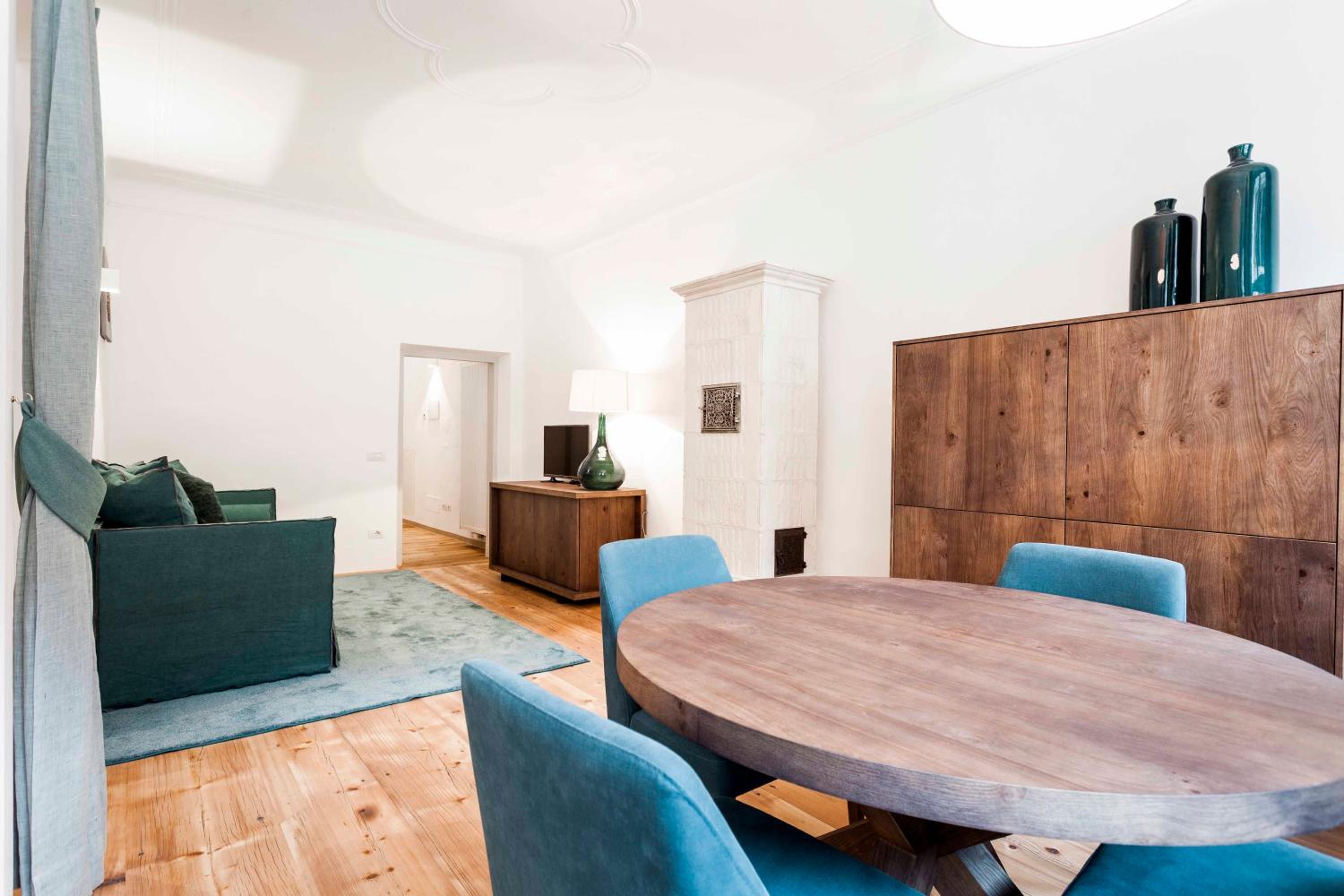 One-Bedroom Apartment with City View photo 2
