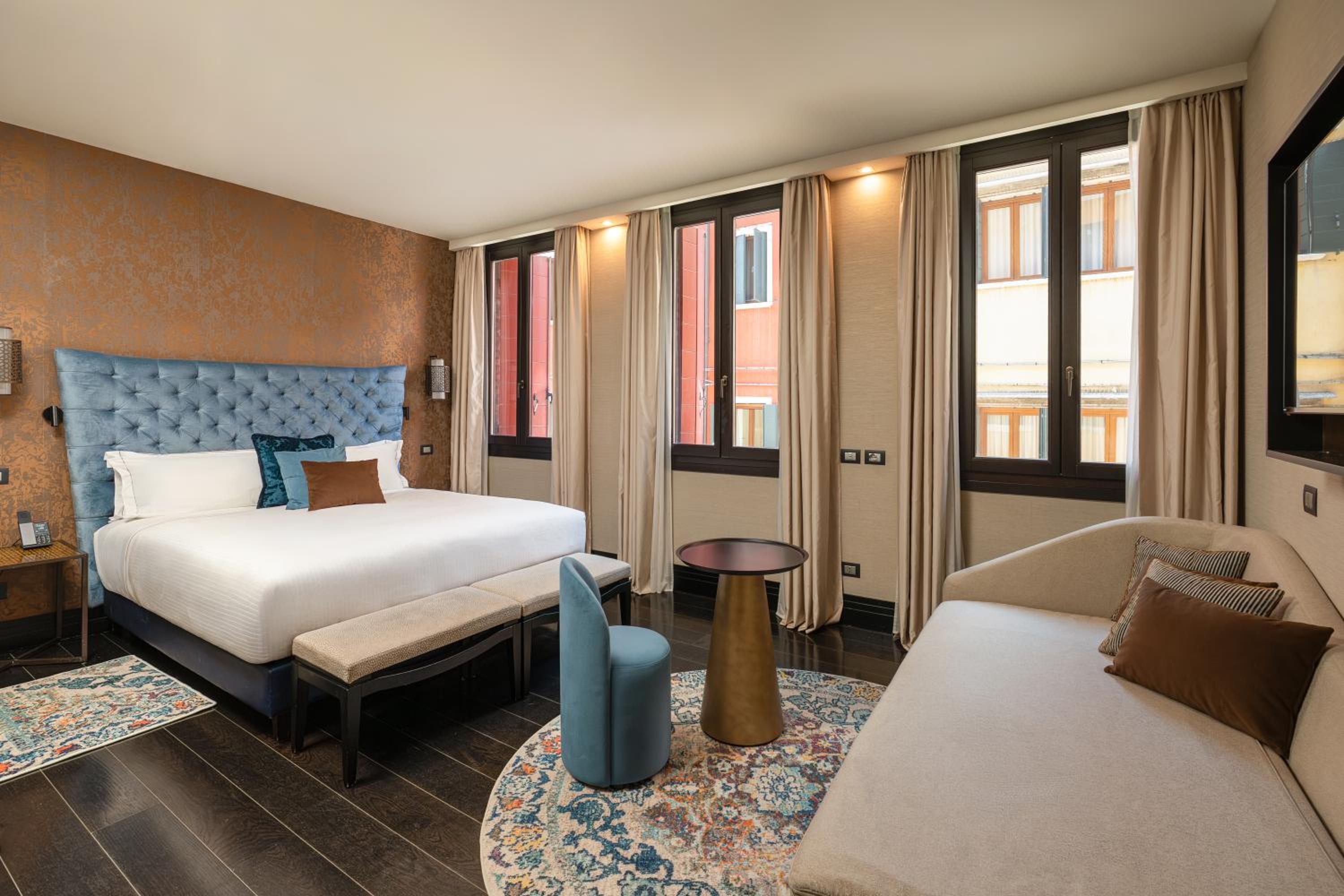 Premium King Room with Sofa Bed photo 2