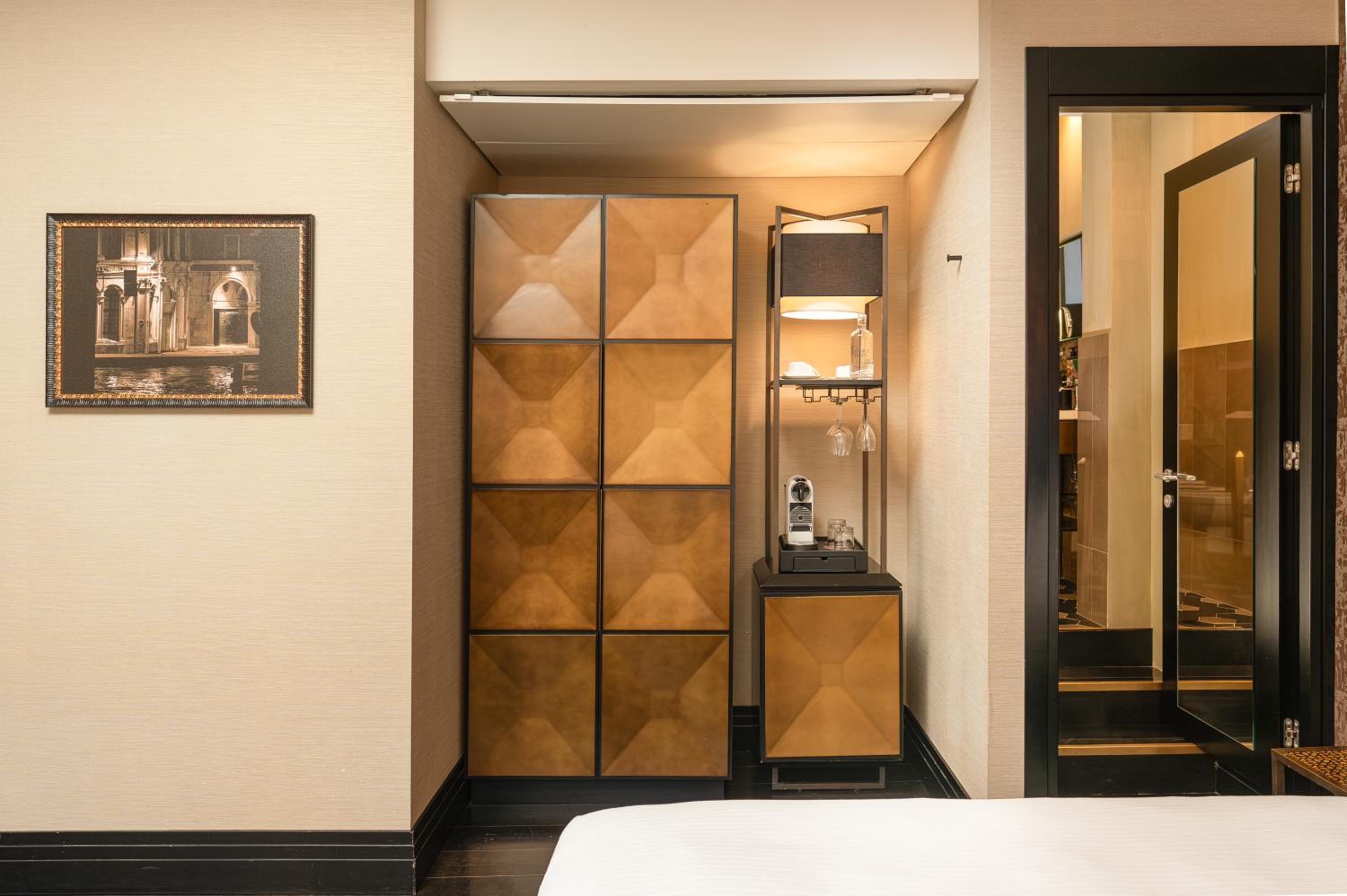 Premium King Room with Sofa Bed photo 1