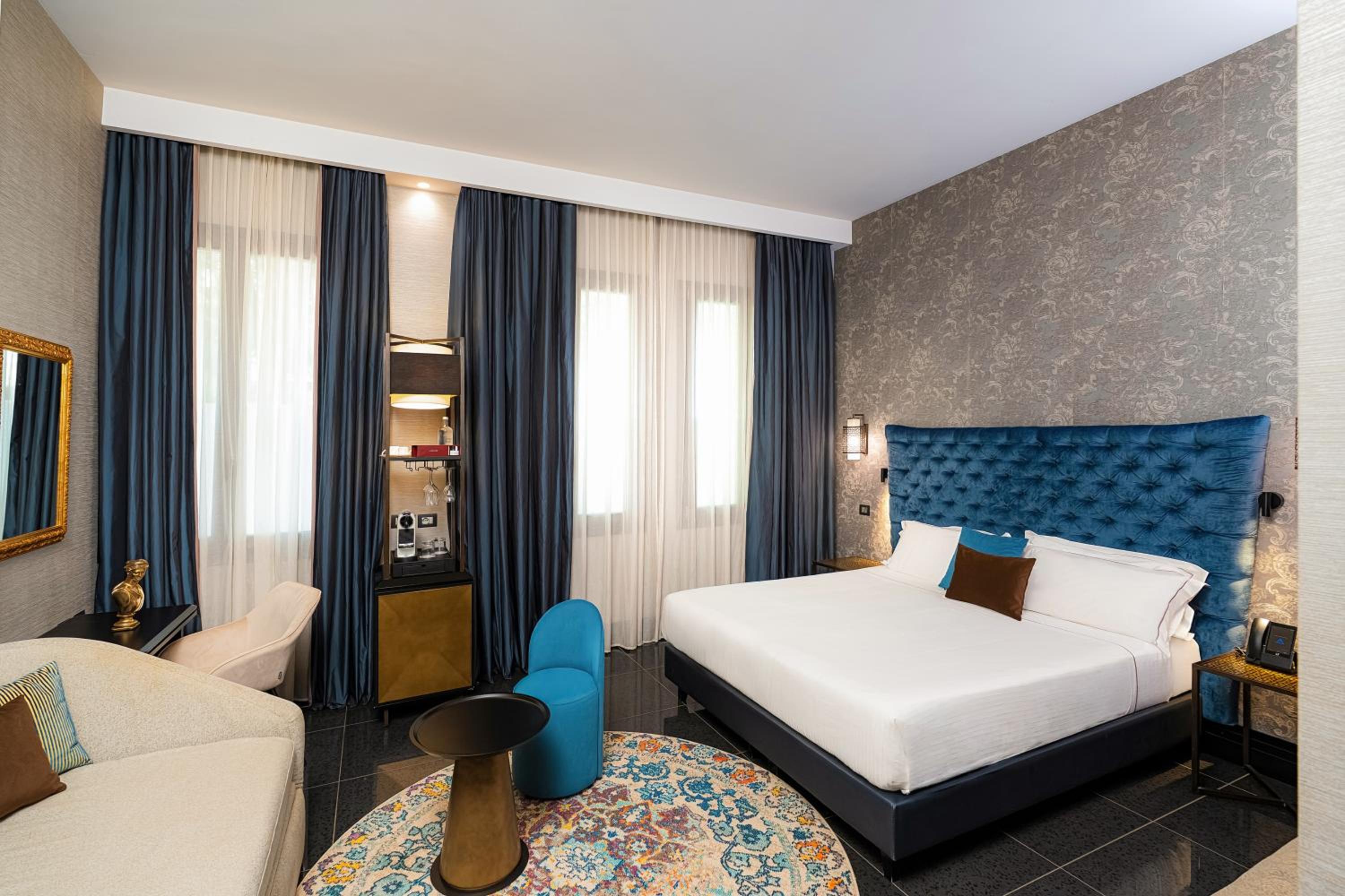 Premium Queen Room with Sofa Bed photo 3