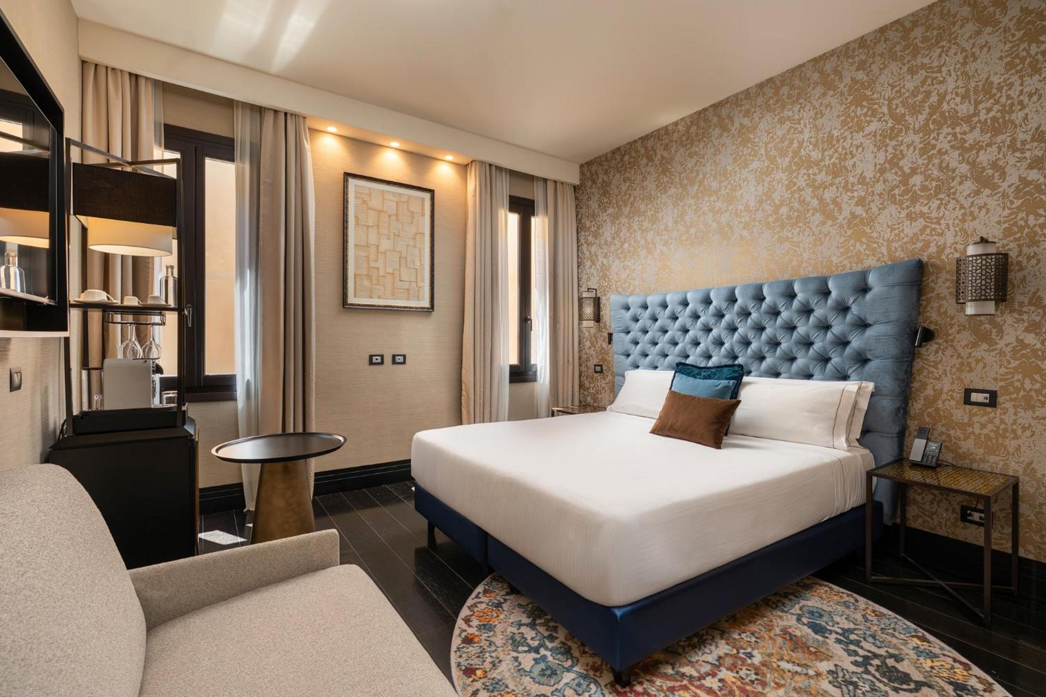 King Room with Sofa Bed photo 2