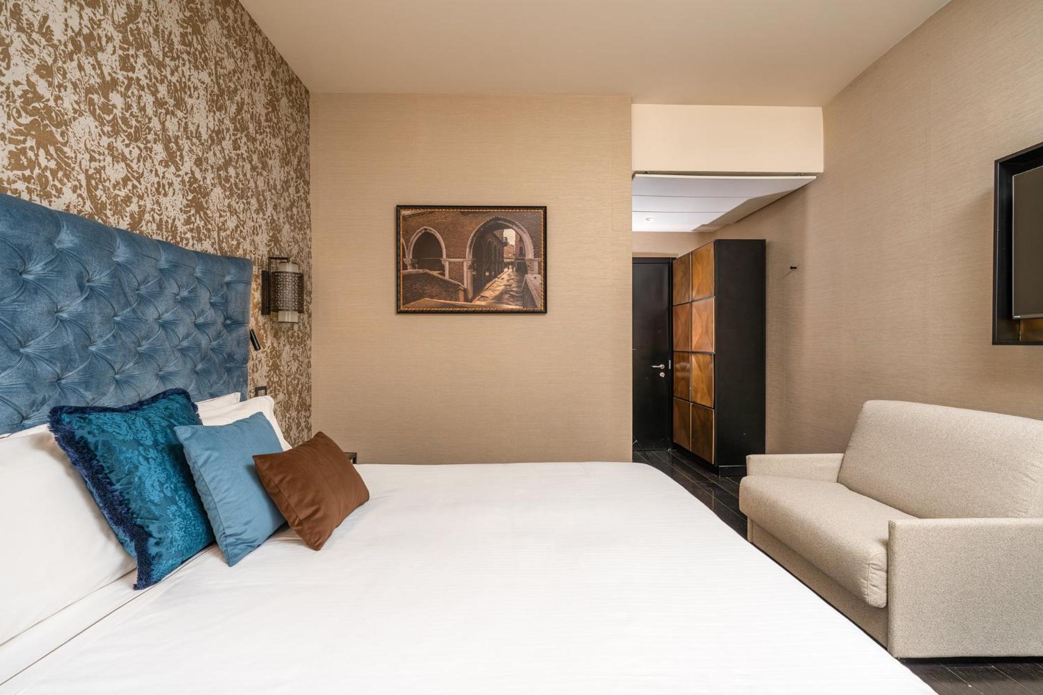 King Room with Sofa Bed photo 3