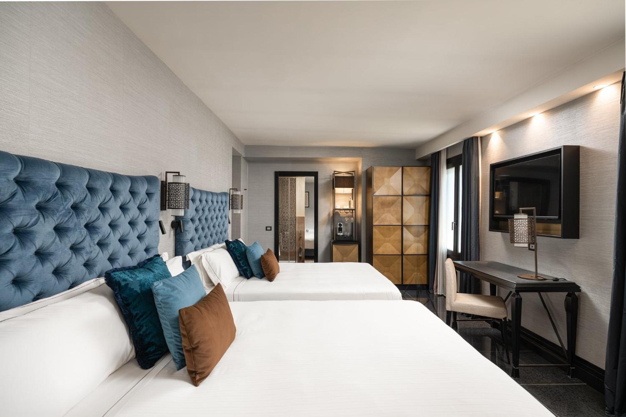 Premium Queen Room with Two Queen Beds photo 2