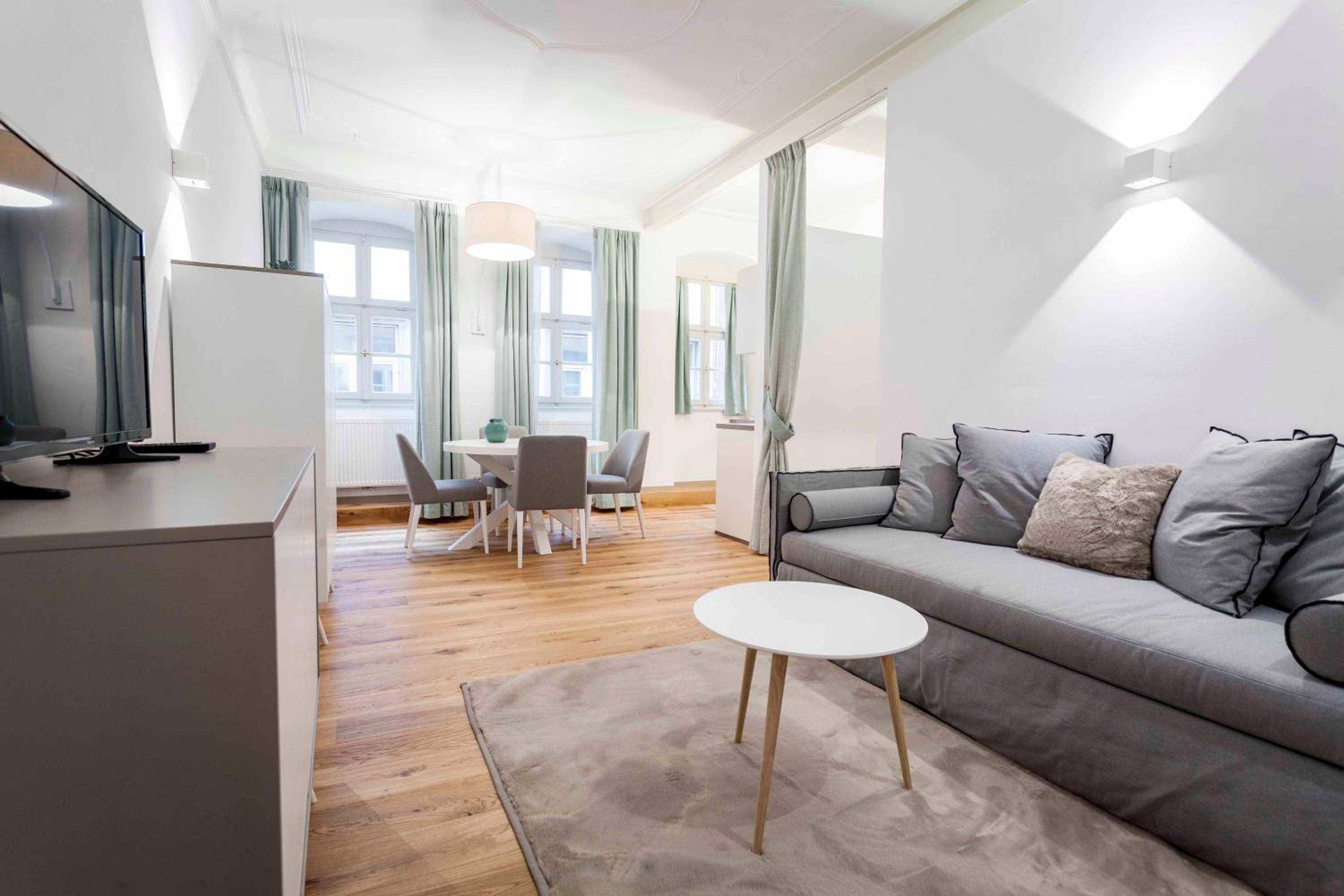One-Bedroom Apartment with City View photo 1