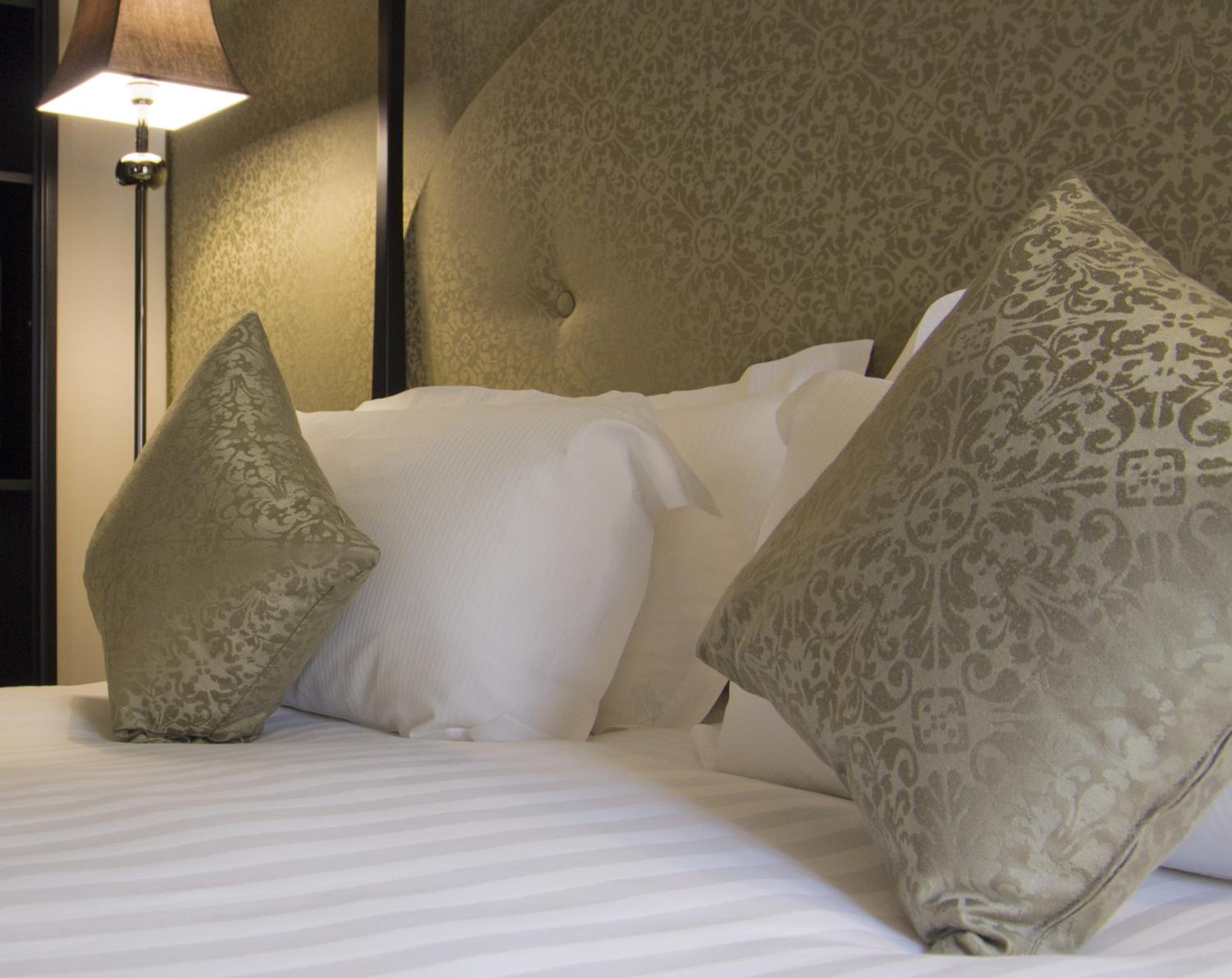 Deluxe Room - Photo 10