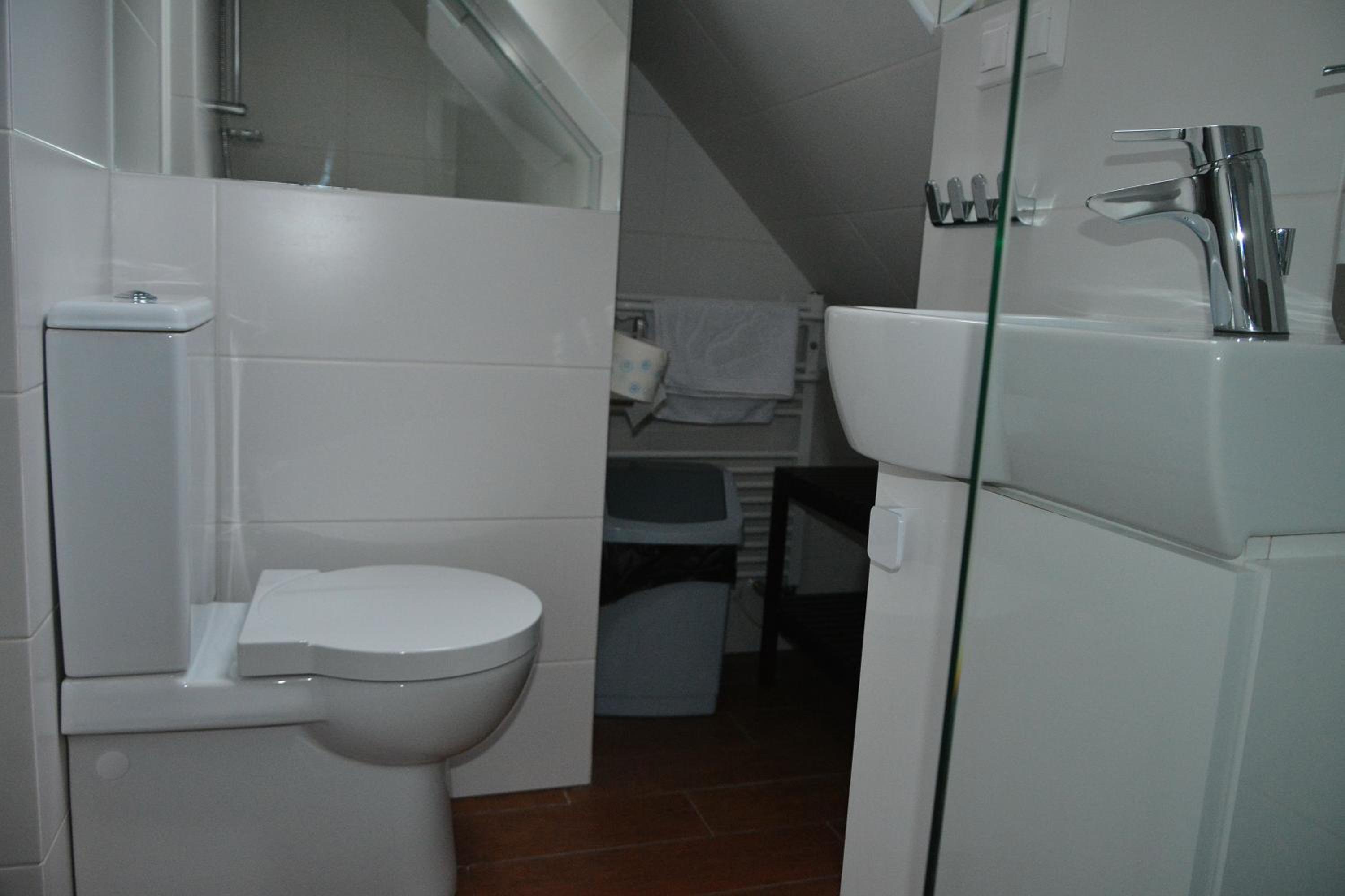 Standard Twin Room - Attic - Photo 4
