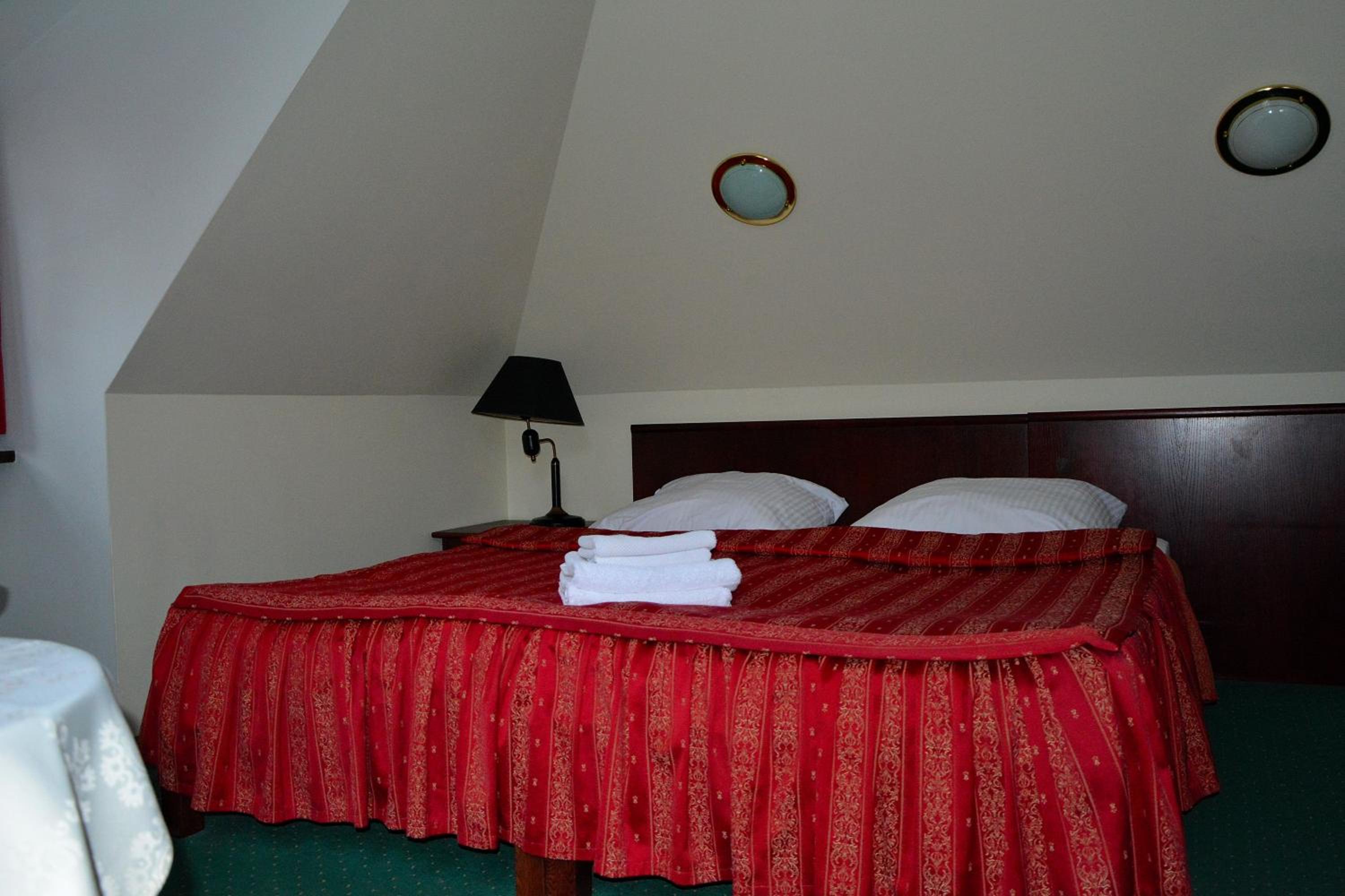 Standard Twin Room - Attic - Photo 3