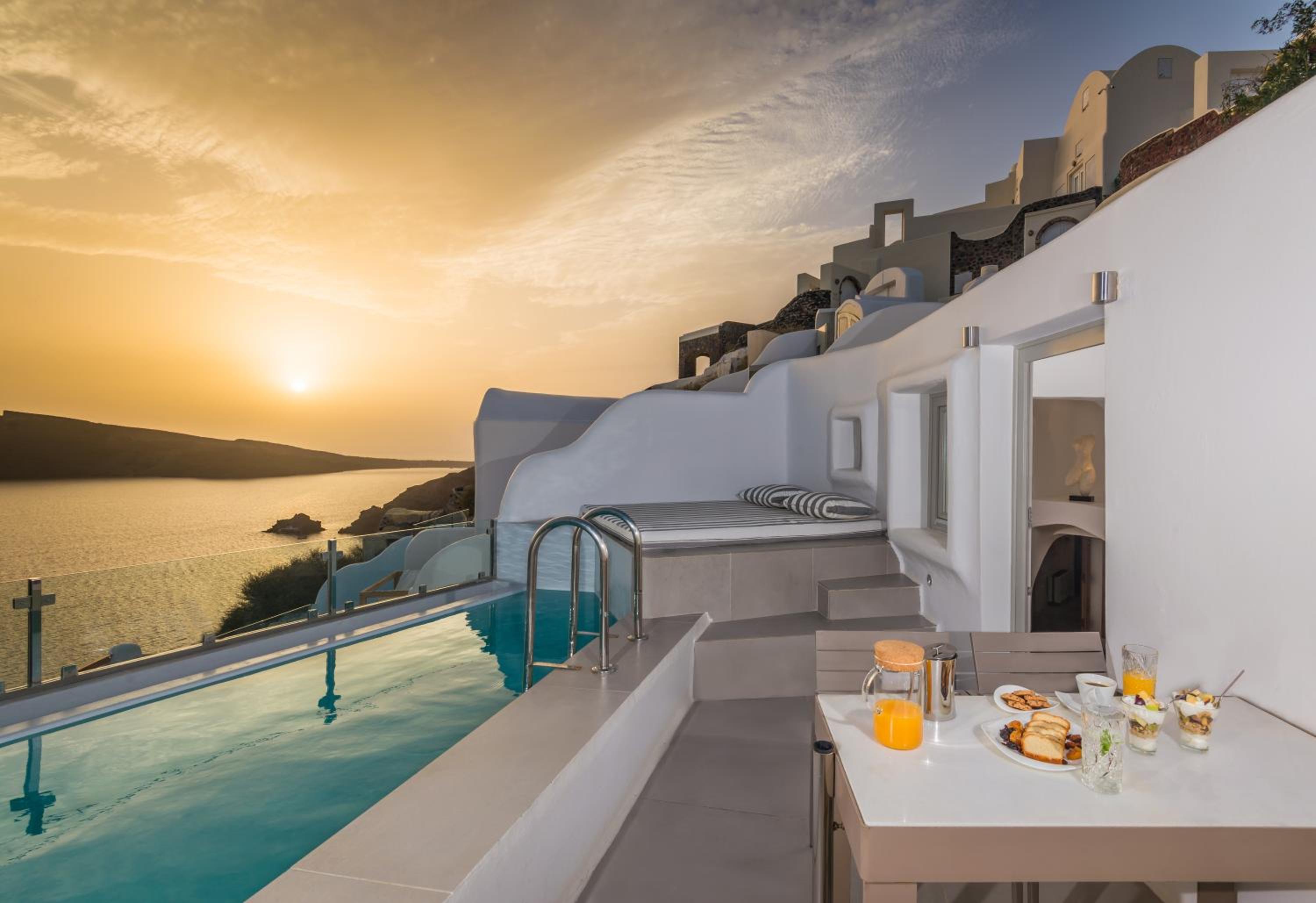 Premier Suite with Private Heated Outdoor Pool & Caldera Sea View photo 2