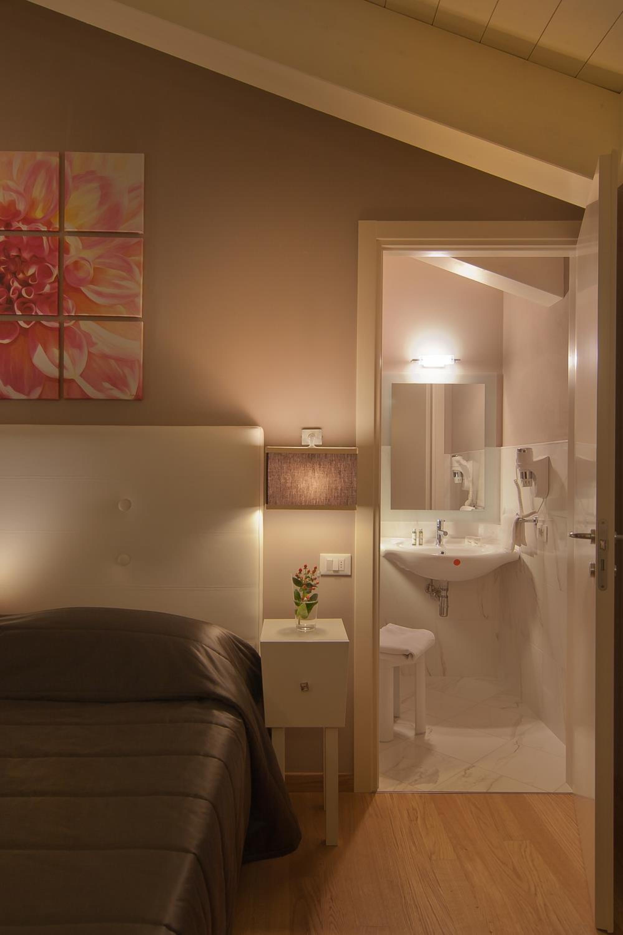 Deluxe Double Room with Spa Access photo 2