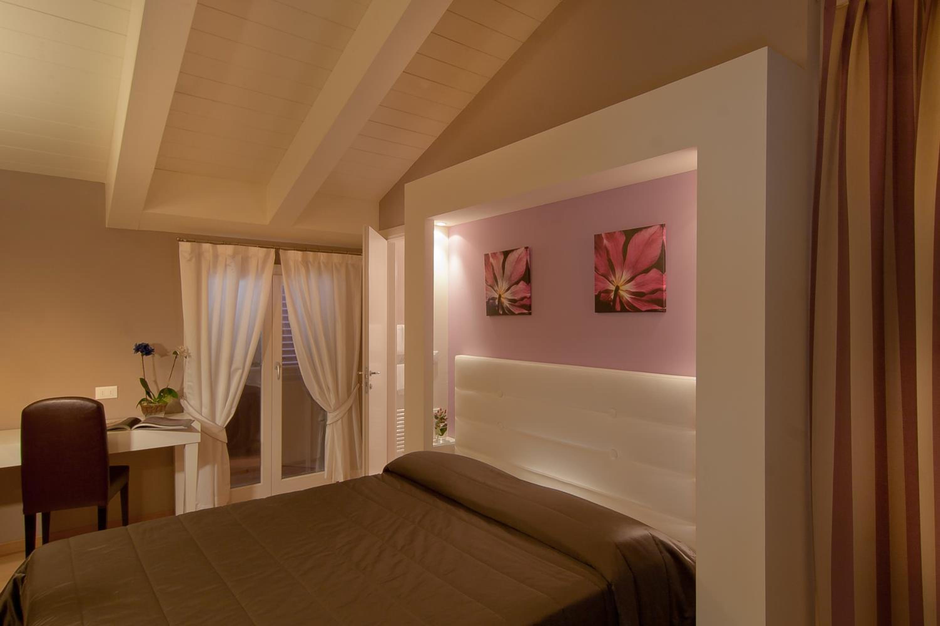 Deluxe Double Room with Spa Access photo 1