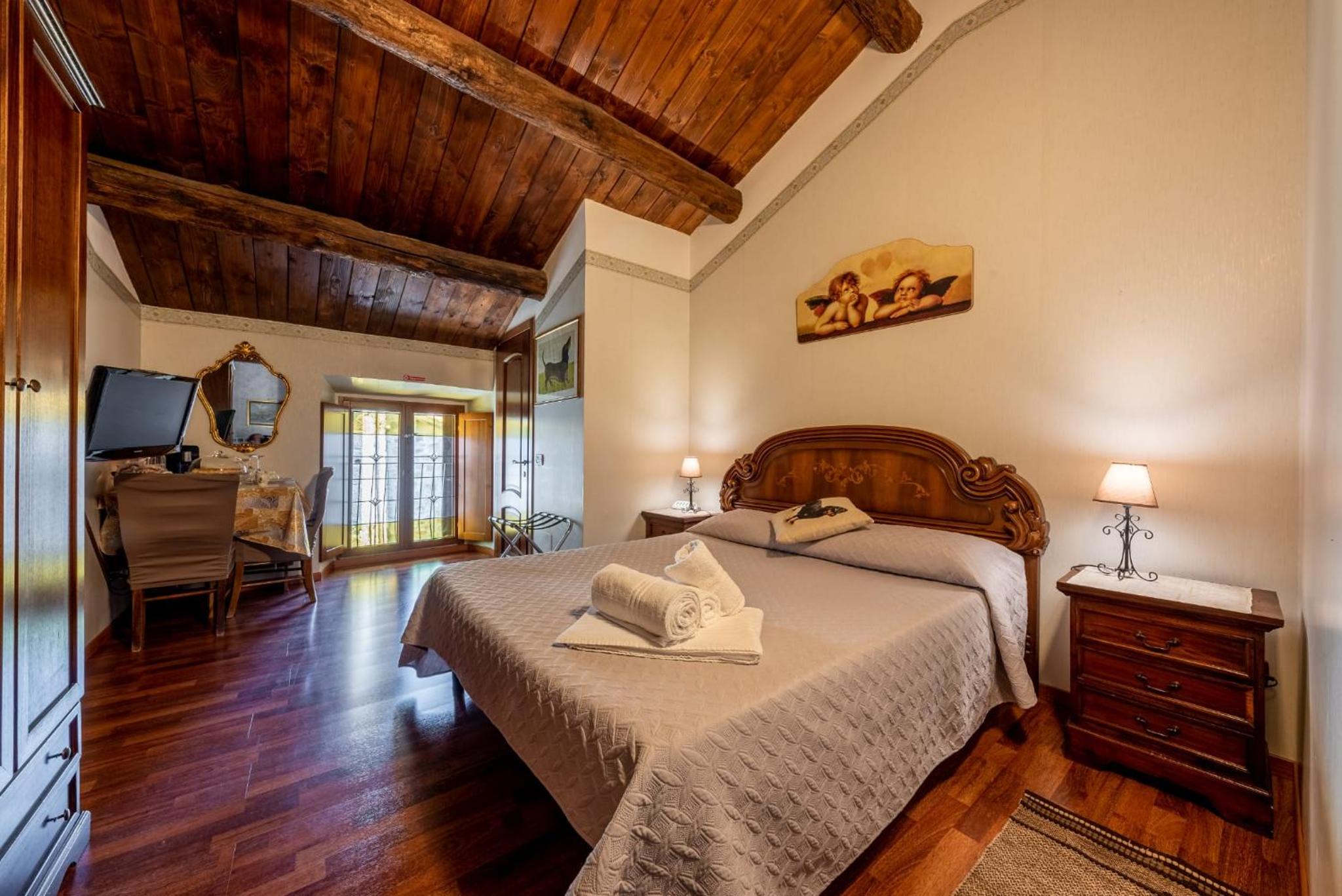 Large Double Room photo 3