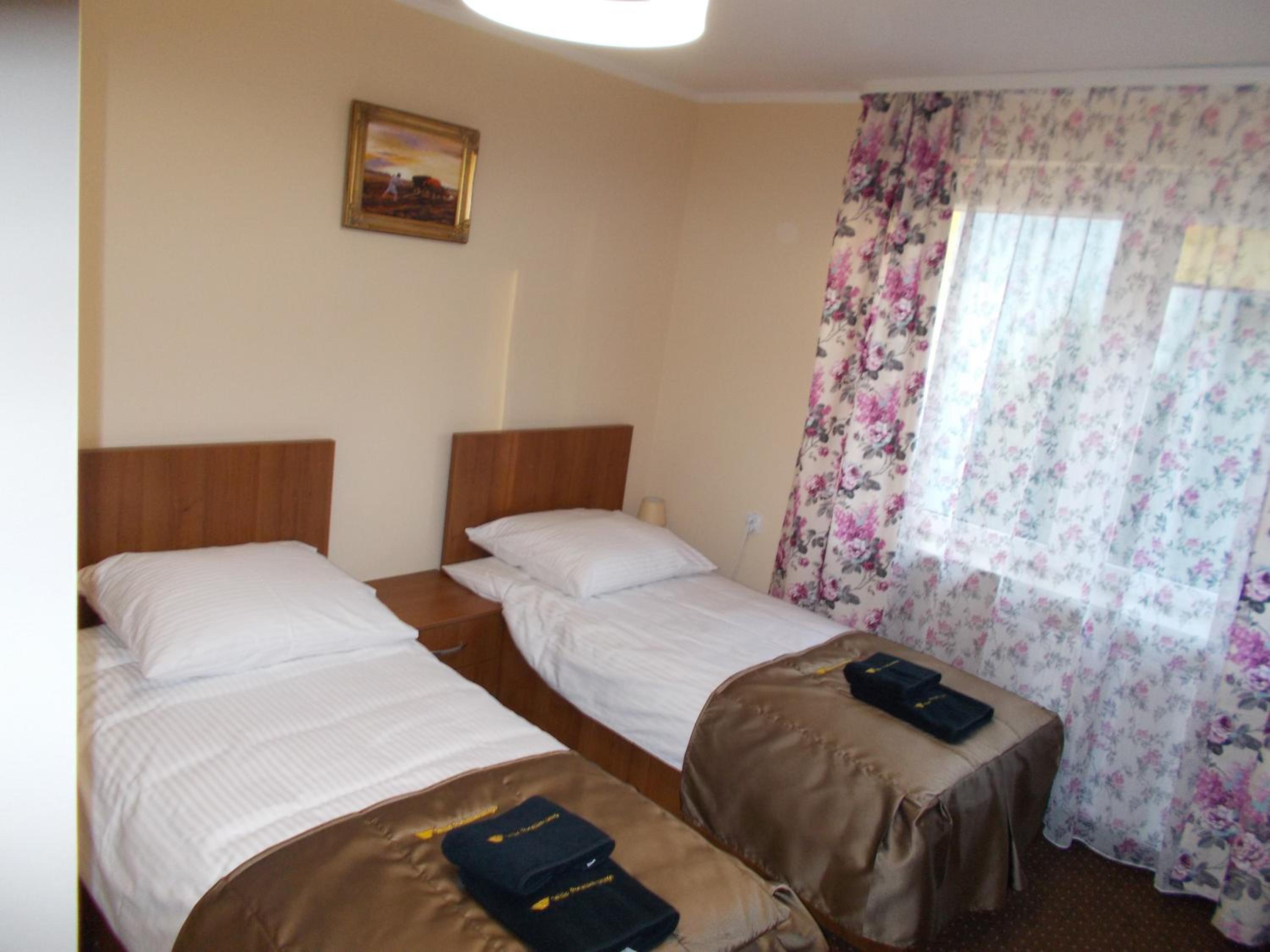 Twin Room with Bathroom photo 1