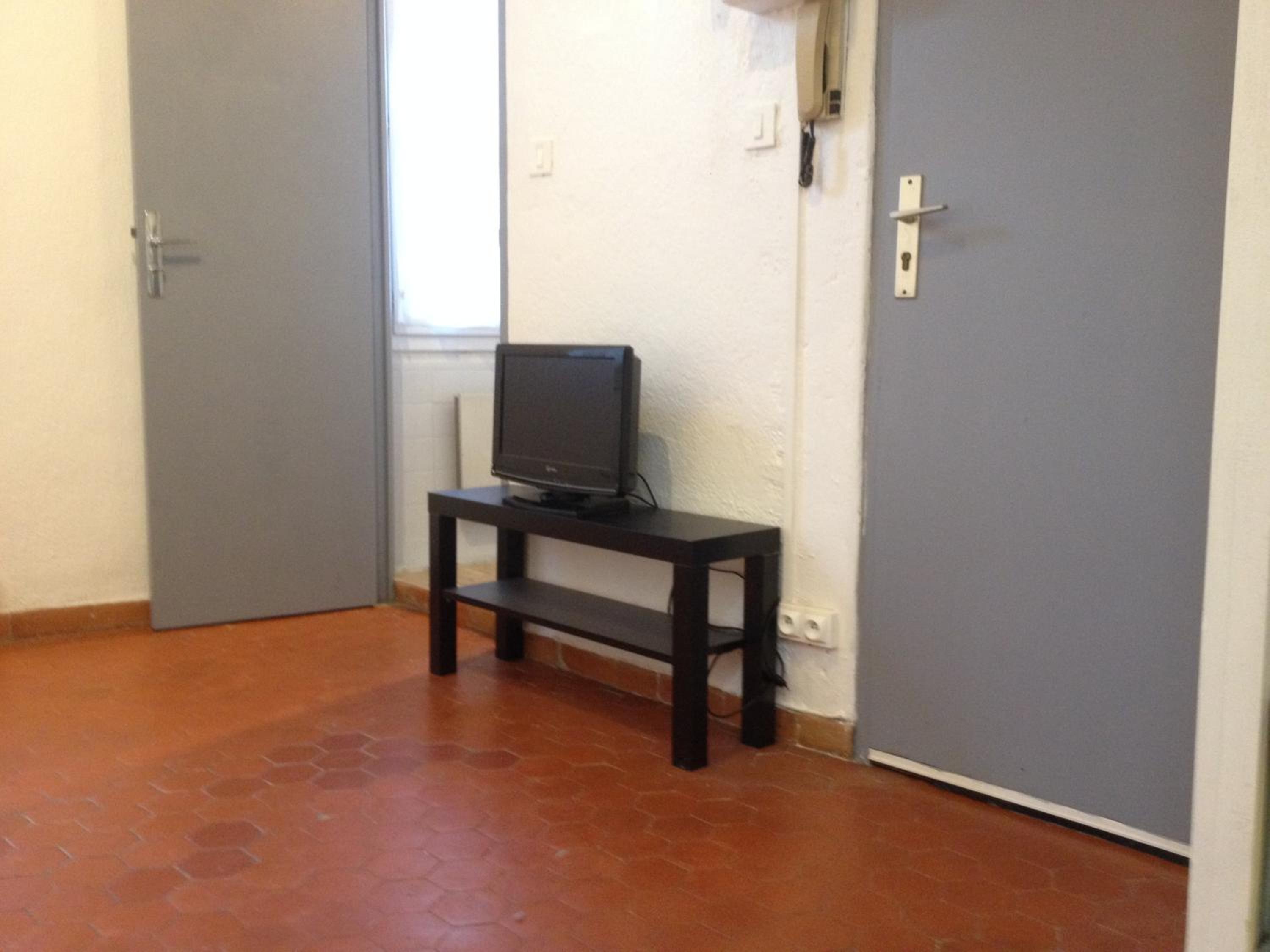 Studio Apartment - Photo 5