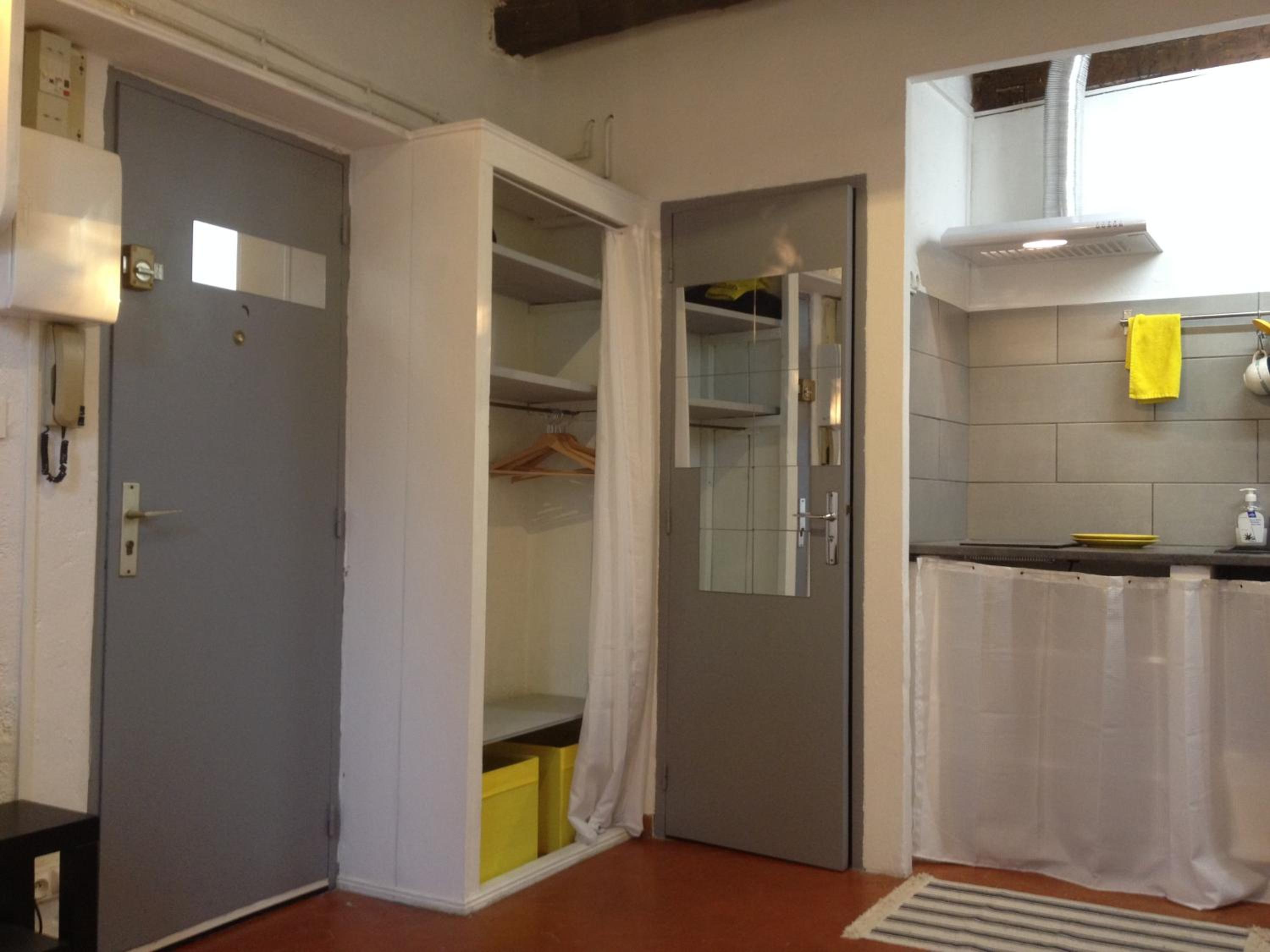Studio Apartment - Photo 6