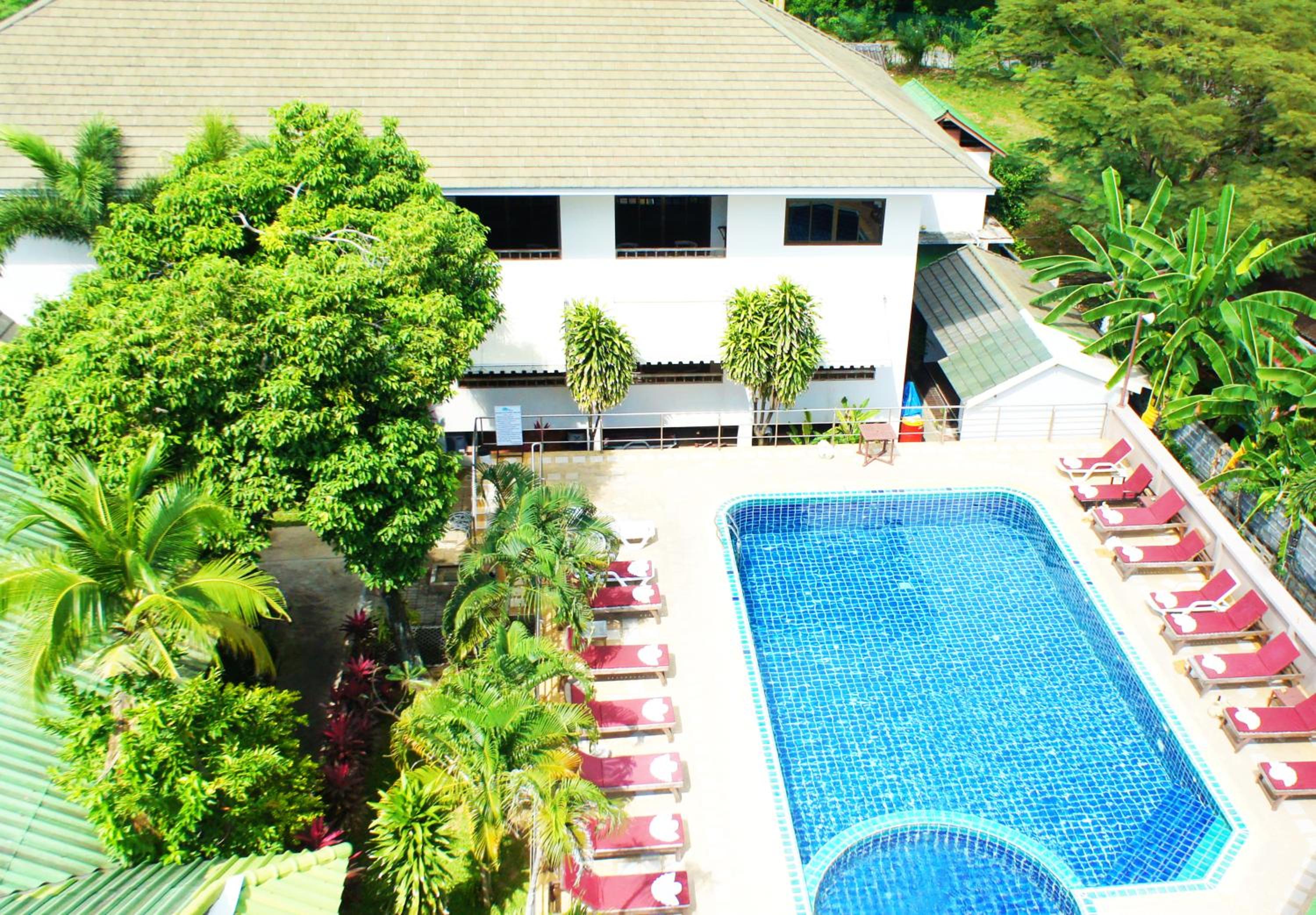 Double Room with Pool View - Photo 10