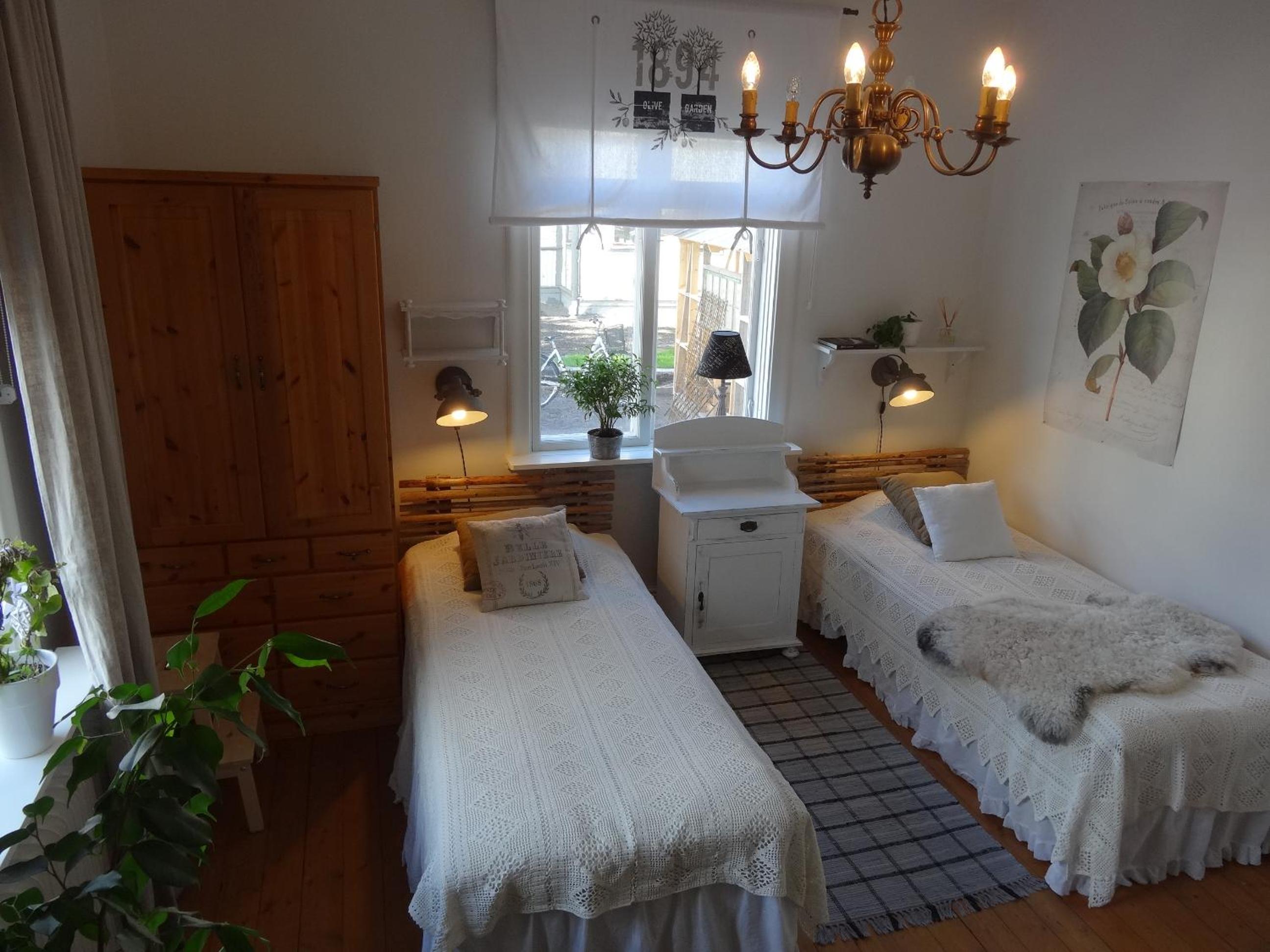 Twin Room with Private Bathroom photo 1