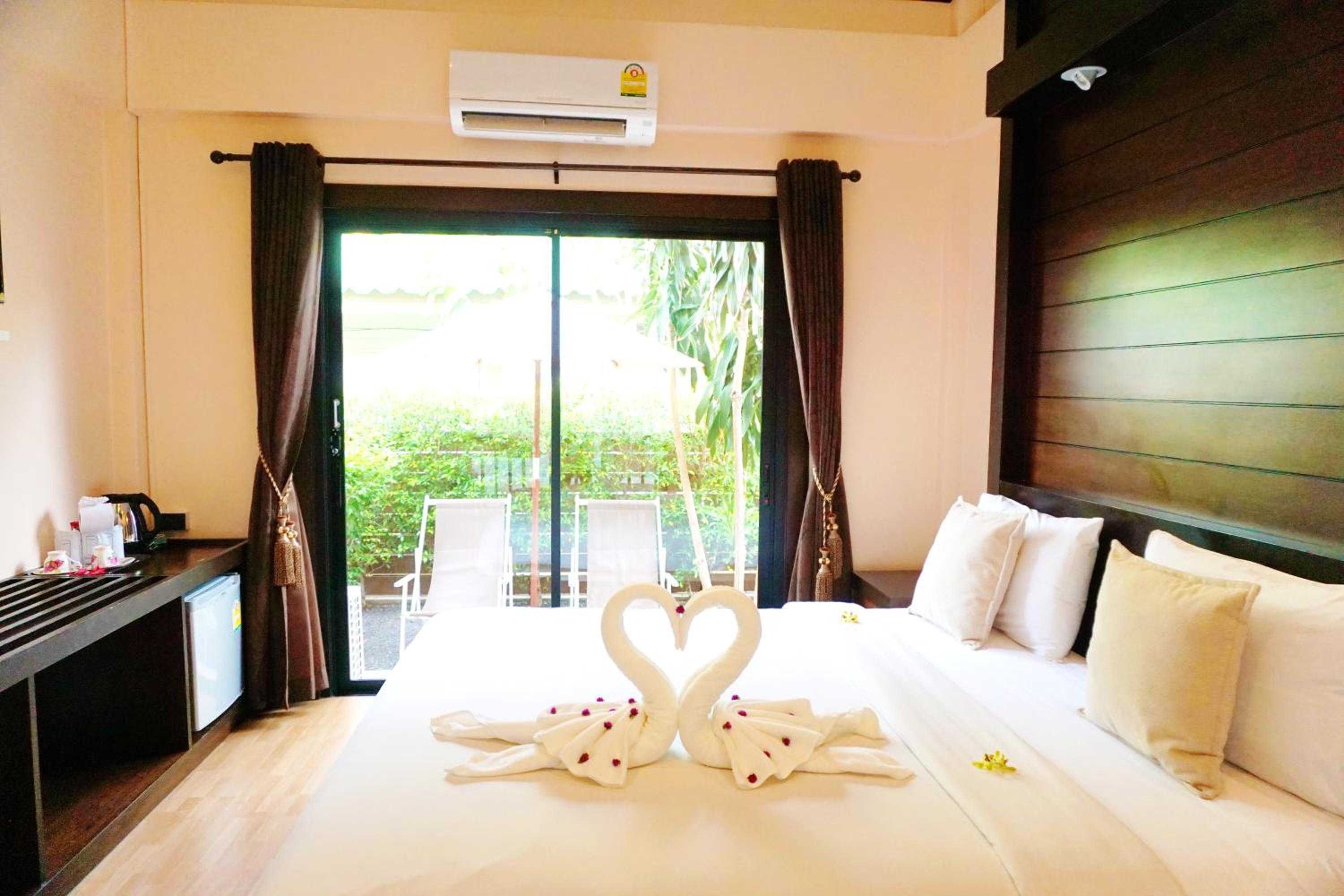 Deluxe Double Room - Photo 19