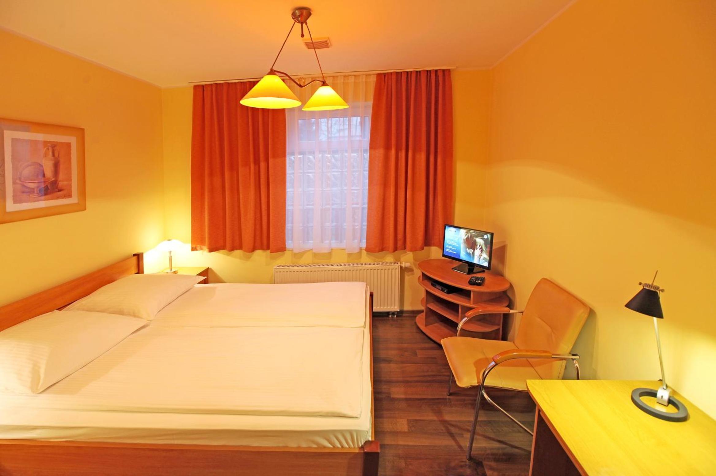 Double or Twin Room - Photo 1