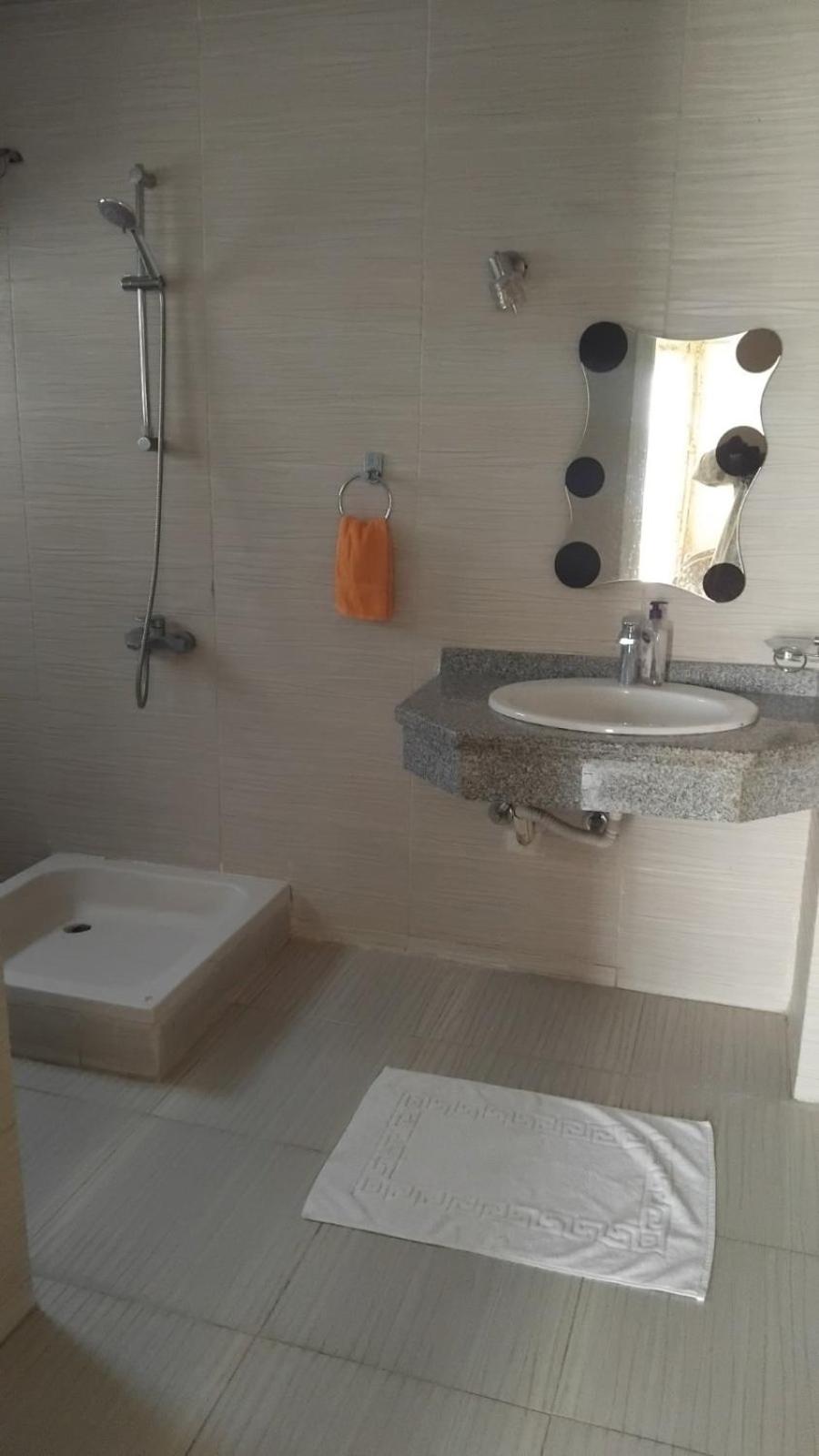 One-Bedroom Apartment with Balcony and Water View photo 3
