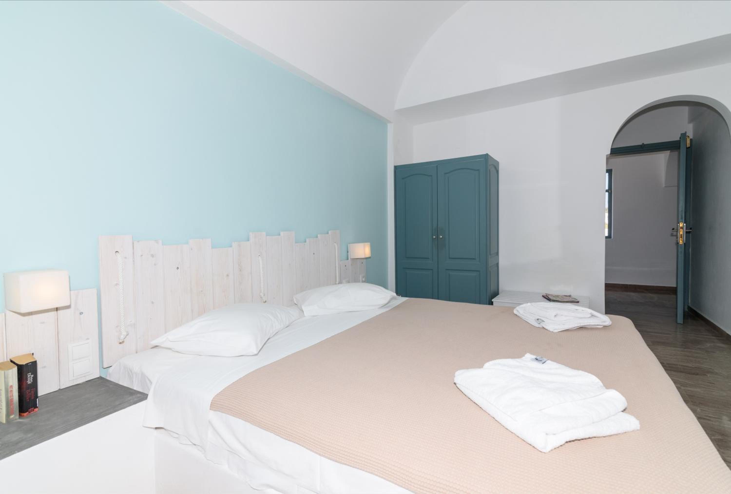 Standard Double Room with Balcony - Photo 3