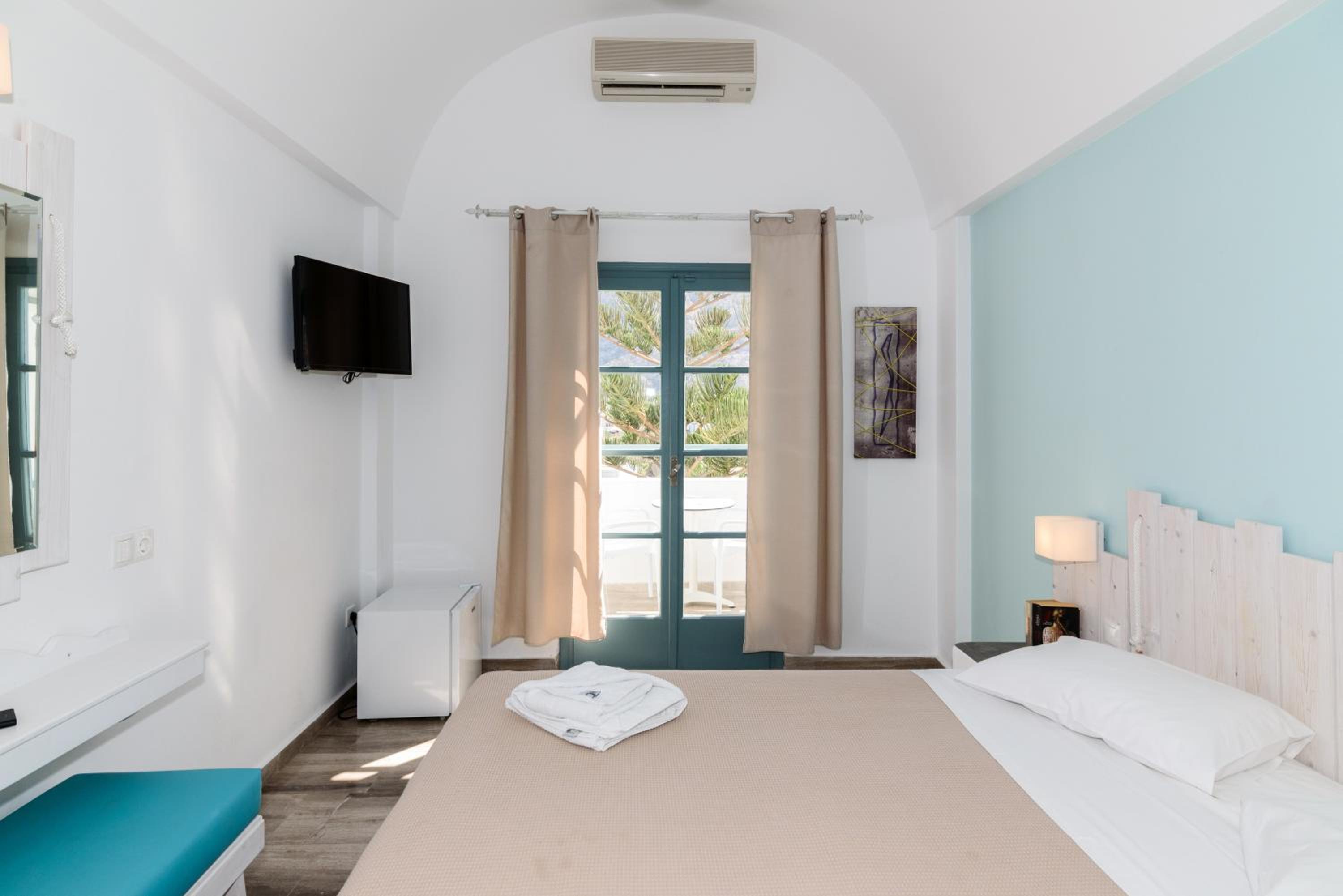 Standard Double Room with Balcony - Photo 7