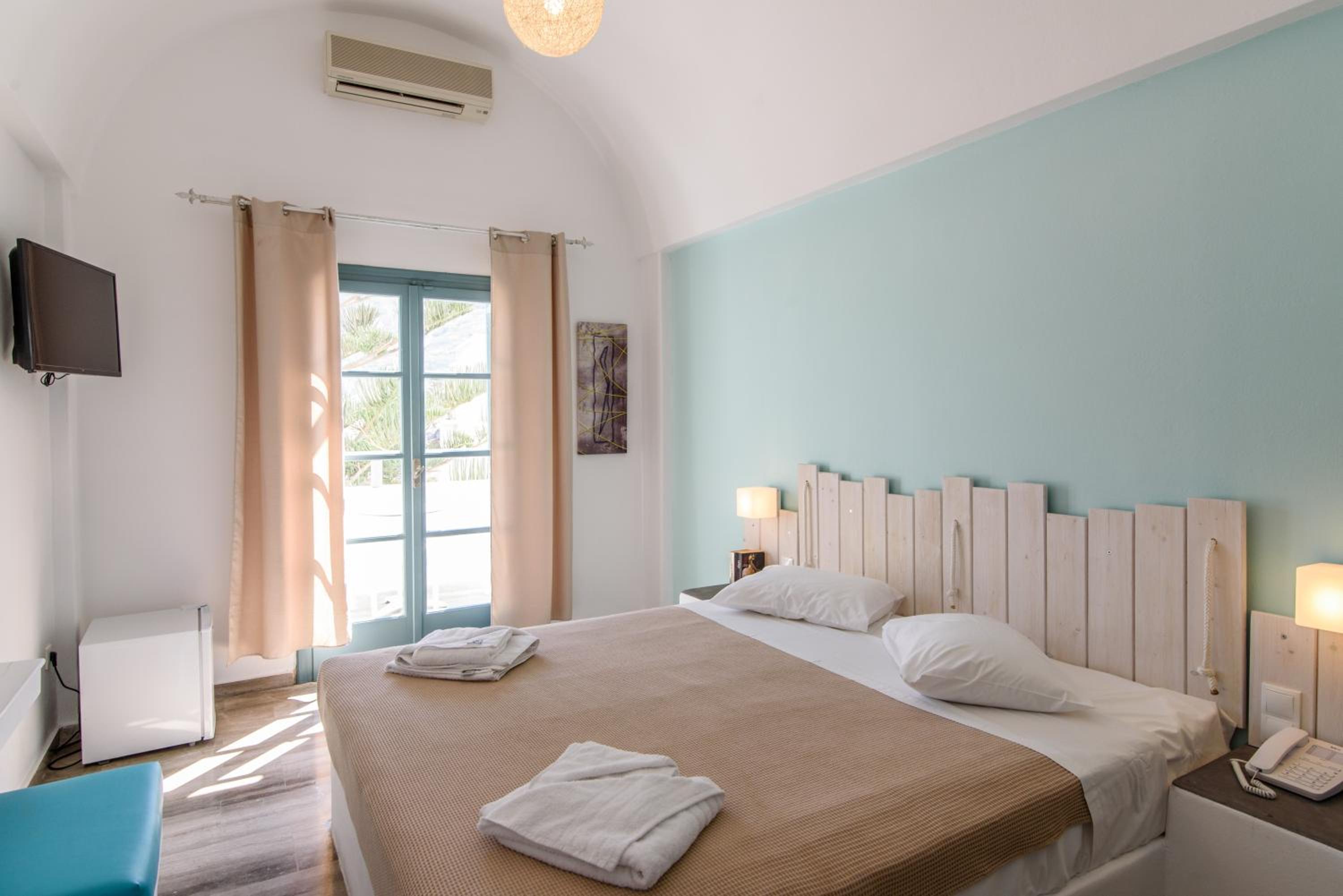 Standard Double Room with Balcony - Photo 4