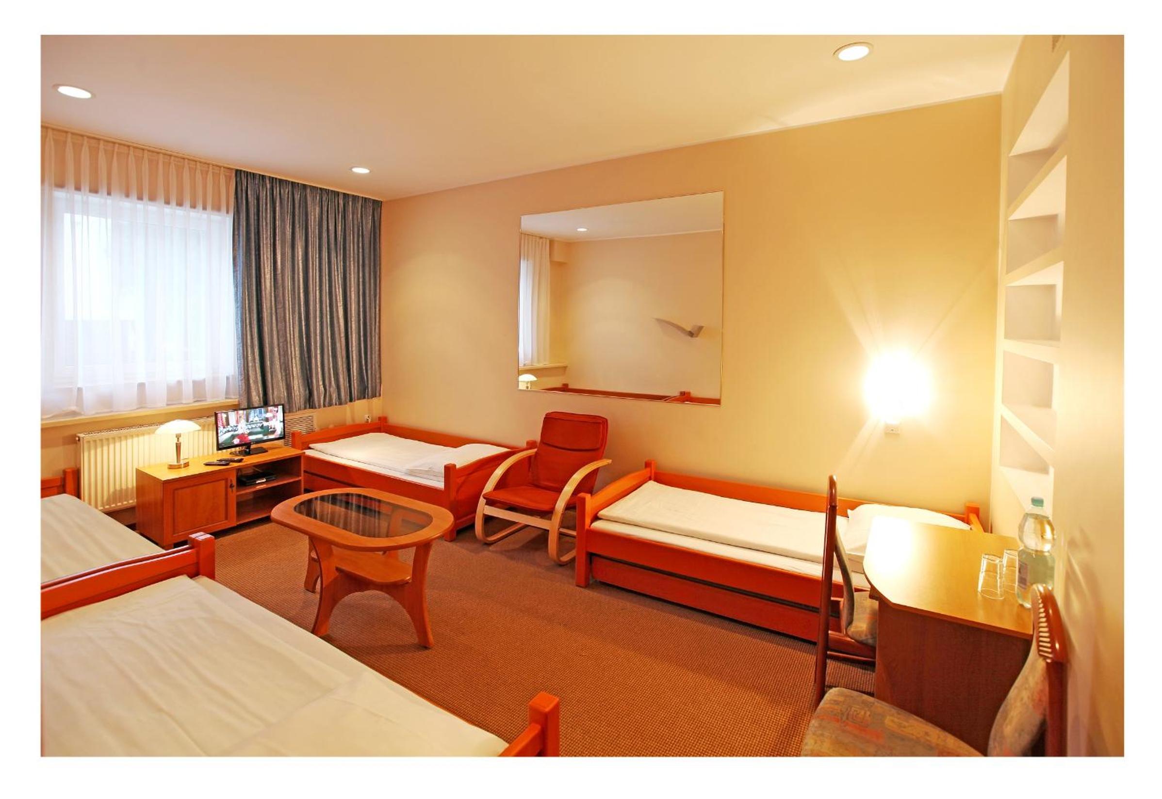 Quadruple Room - Photo 1