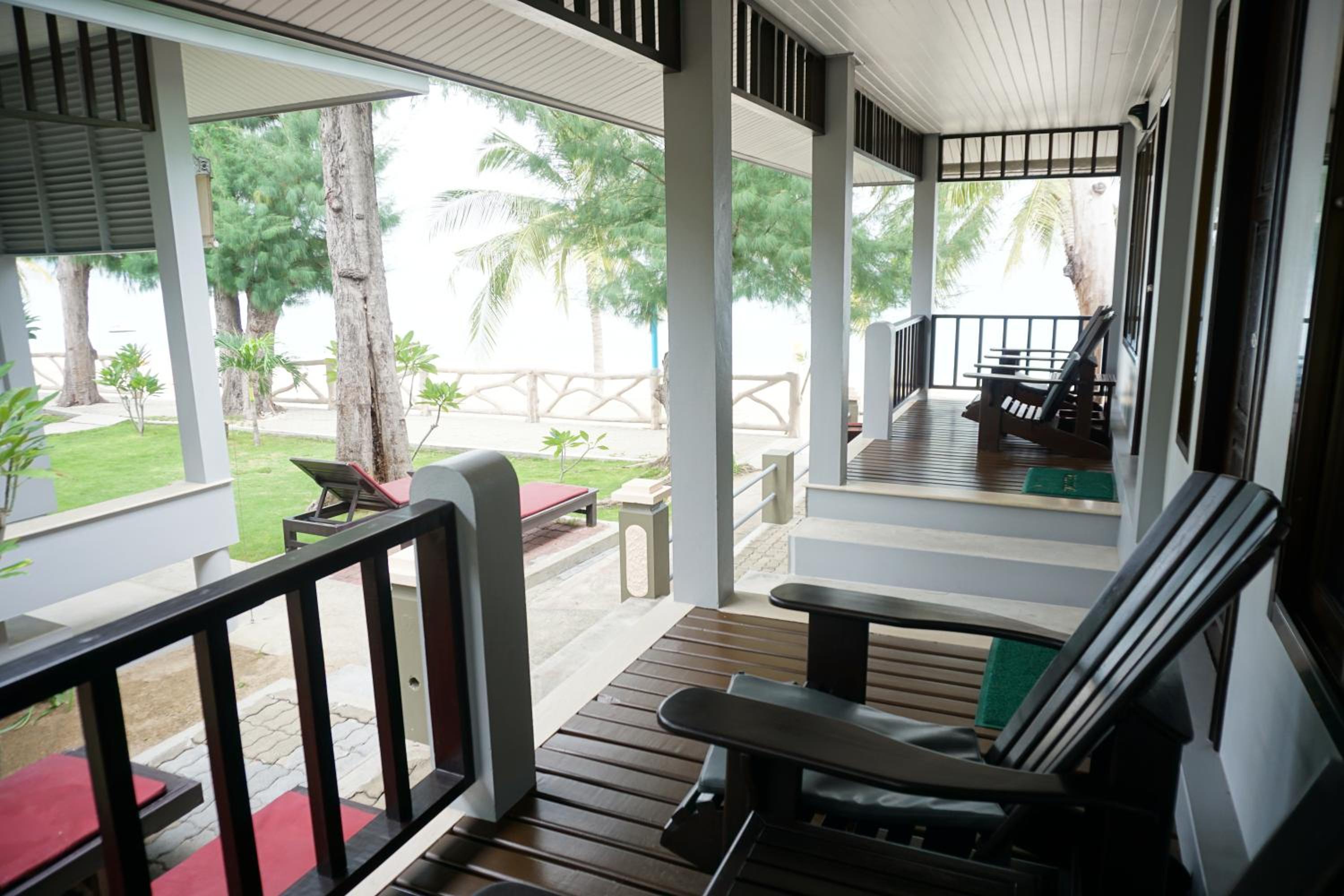 Deluxe Double Room with Sea View - Photo 7