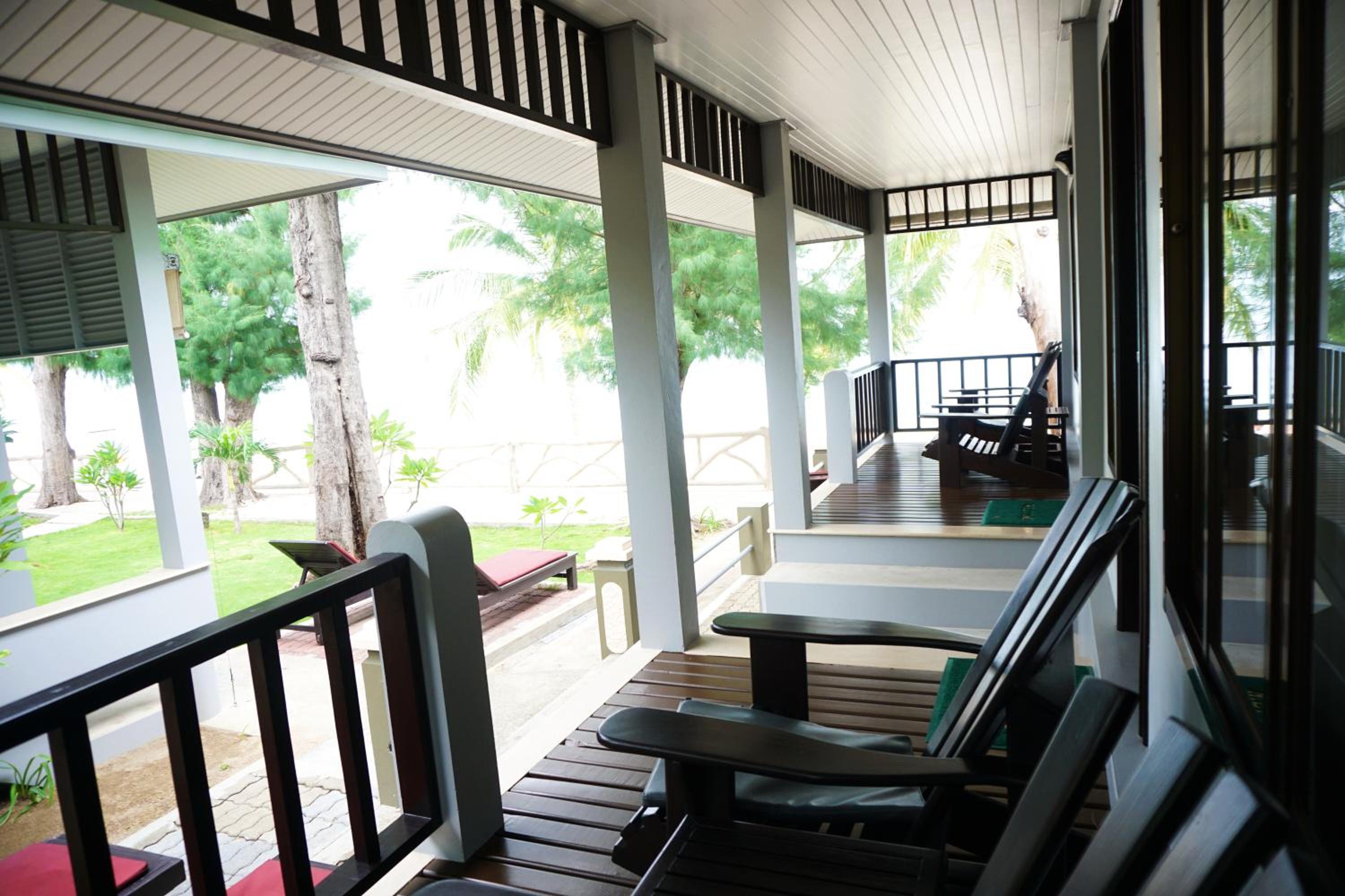 Deluxe Double Room with Sea View - Photo 13