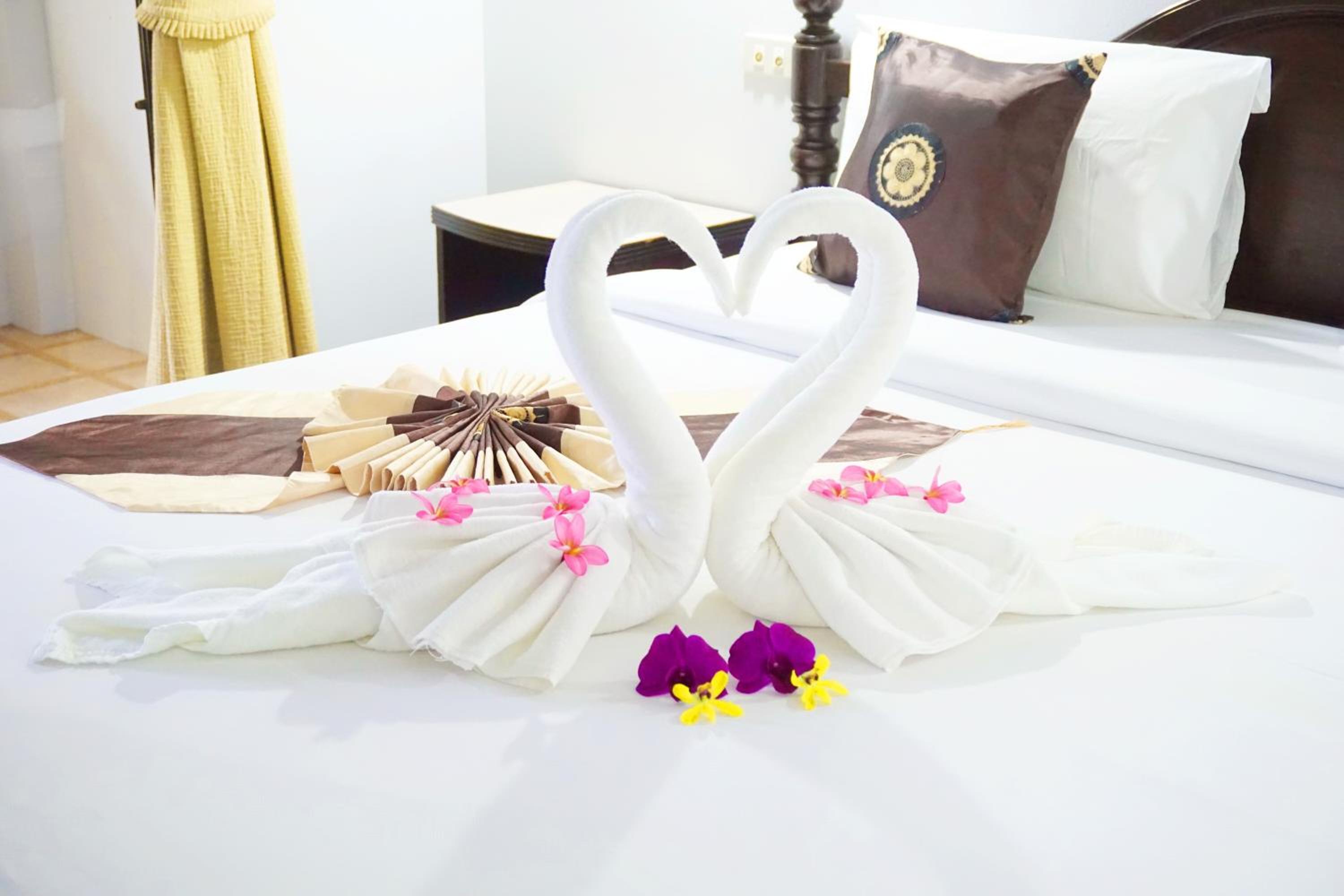 Double Room with Pool View - Photo 6