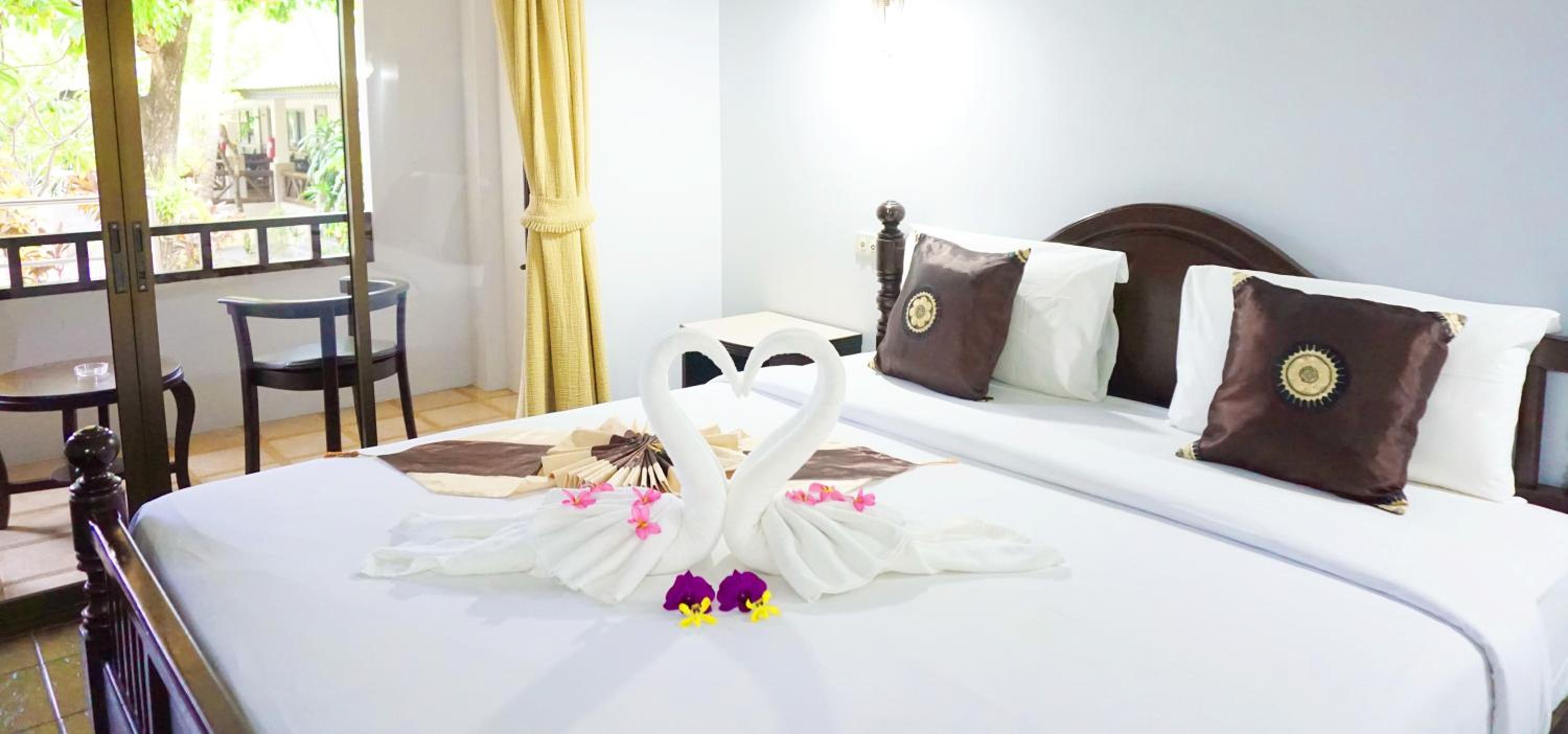 Double Room with Pool View - Photo 17