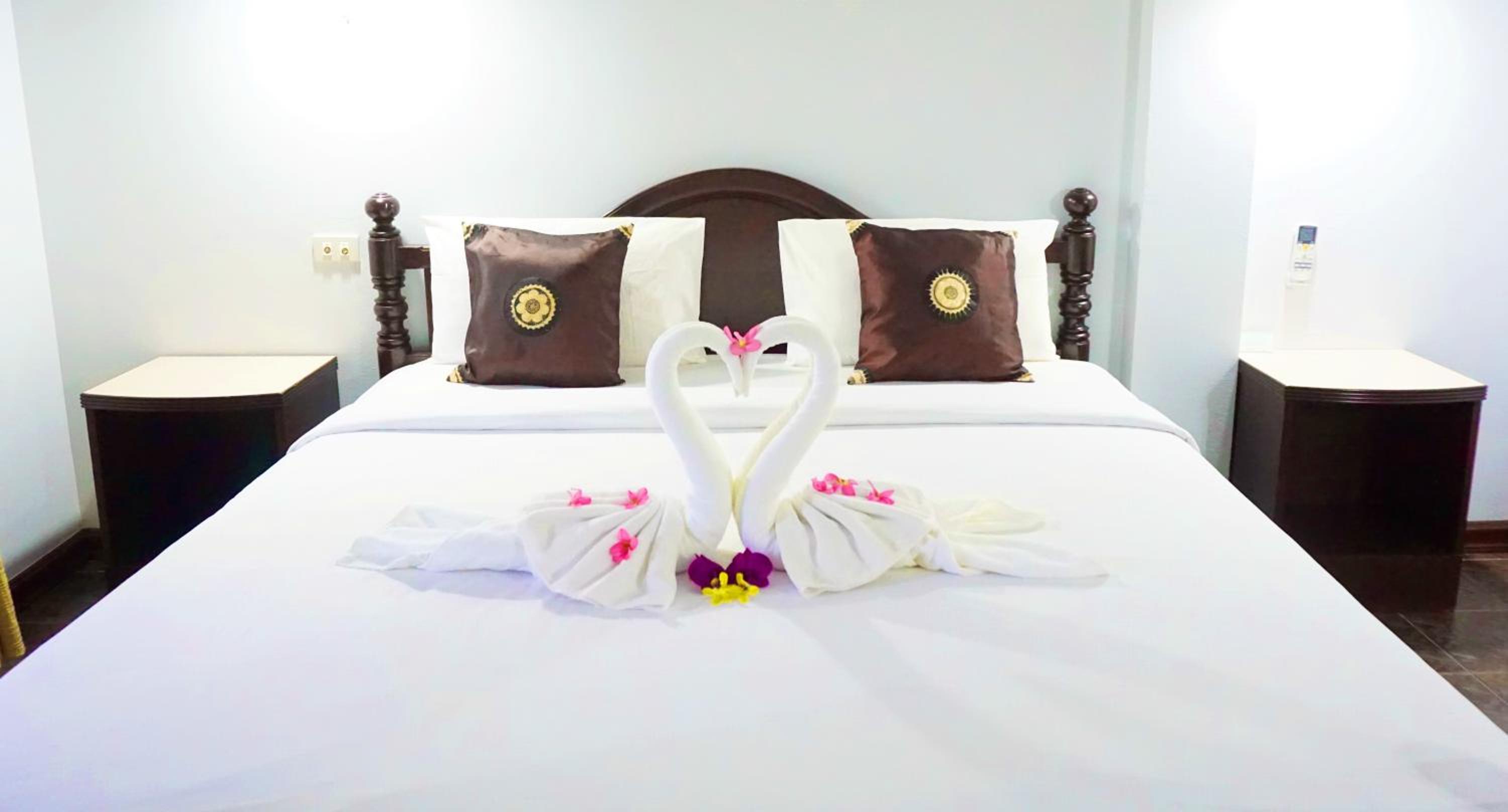 Double Room with Pool View - Photo 19