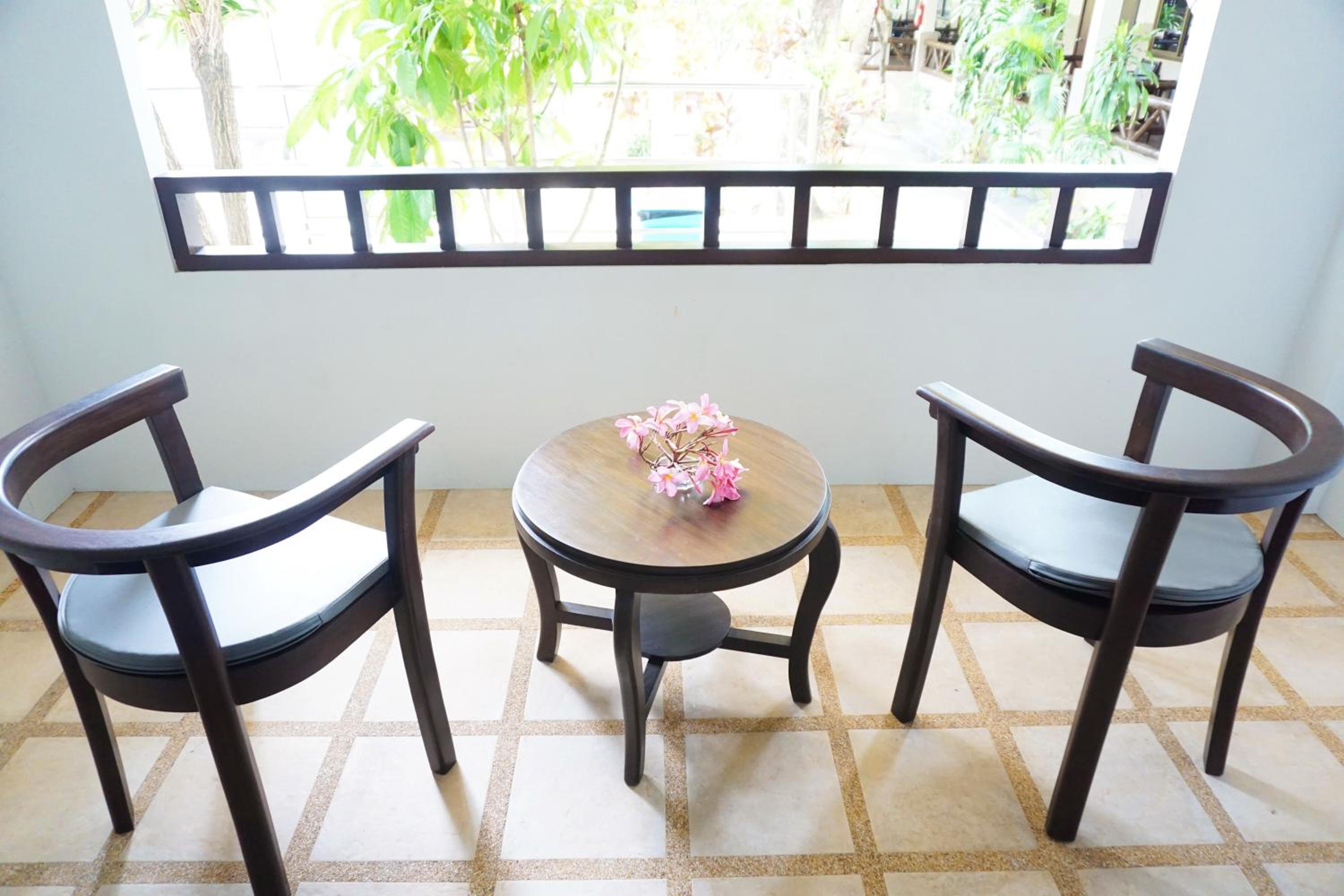 Double Room with Pool View - Photo 11