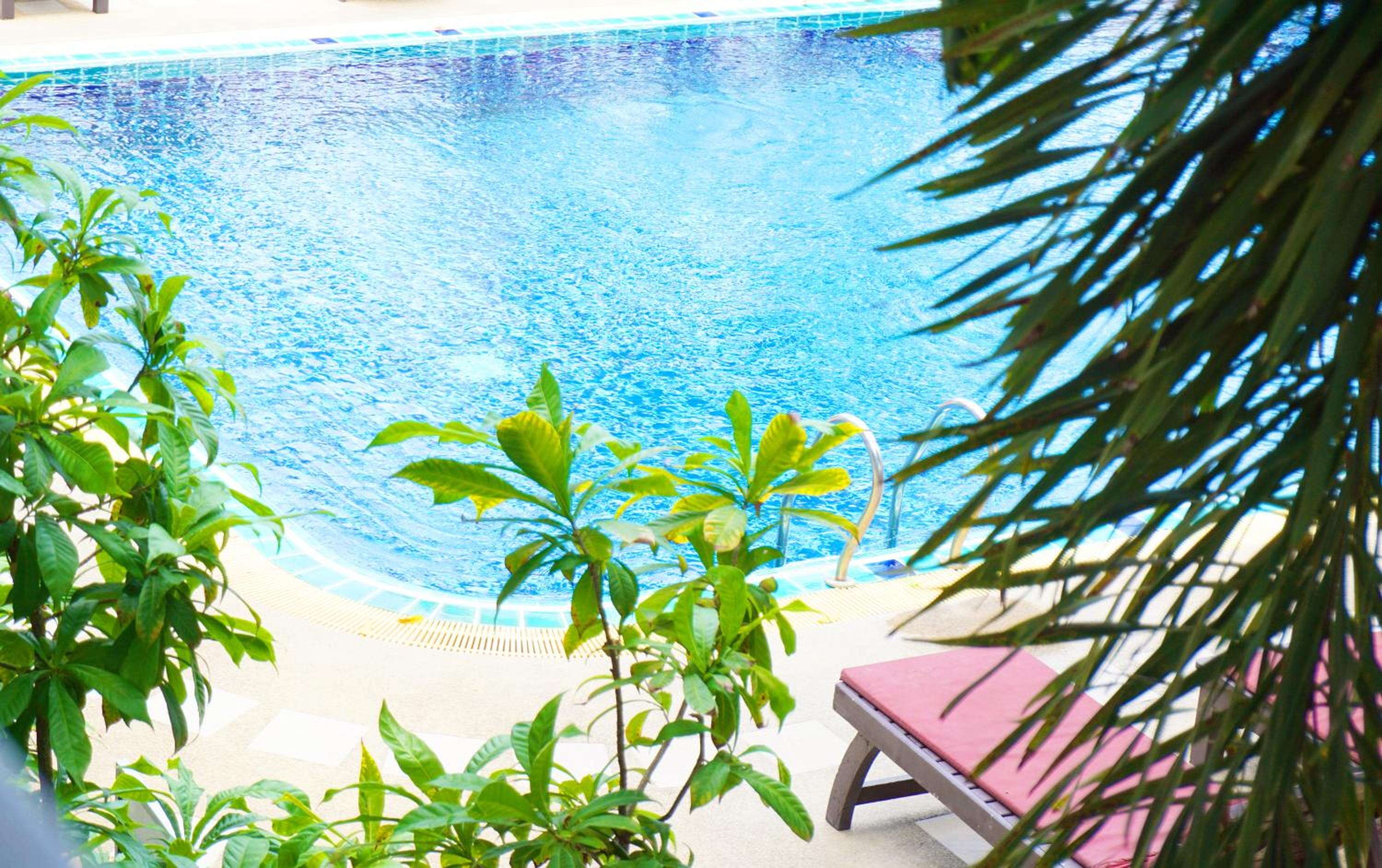 Double Room with Pool View - Photo 3