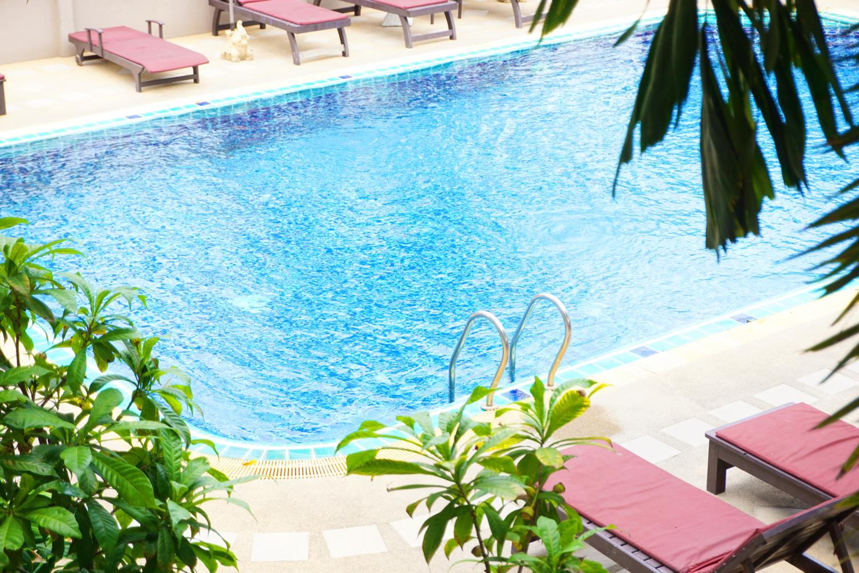 Double Room with Pool View - Photo 13