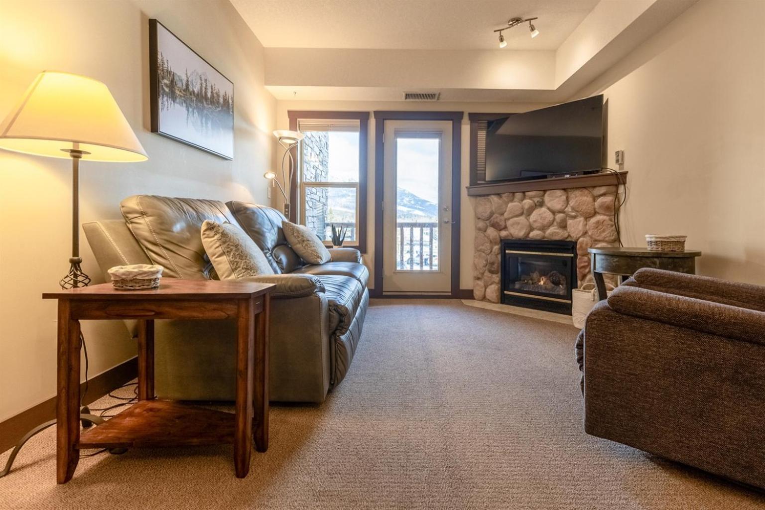 Two-Bedroom Apartment with Mountain View photo 1