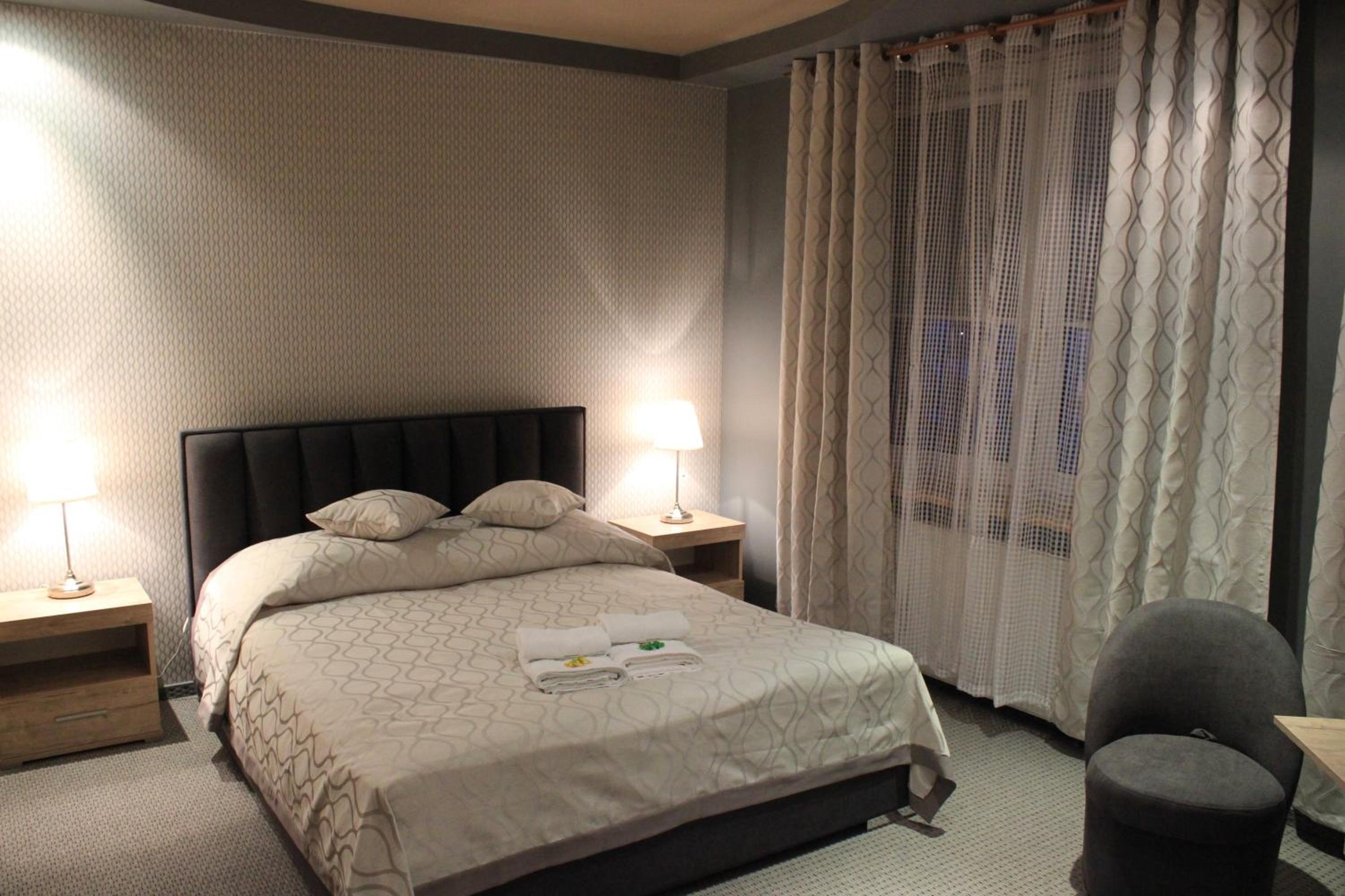 Deluxe Double Room - Photo 12