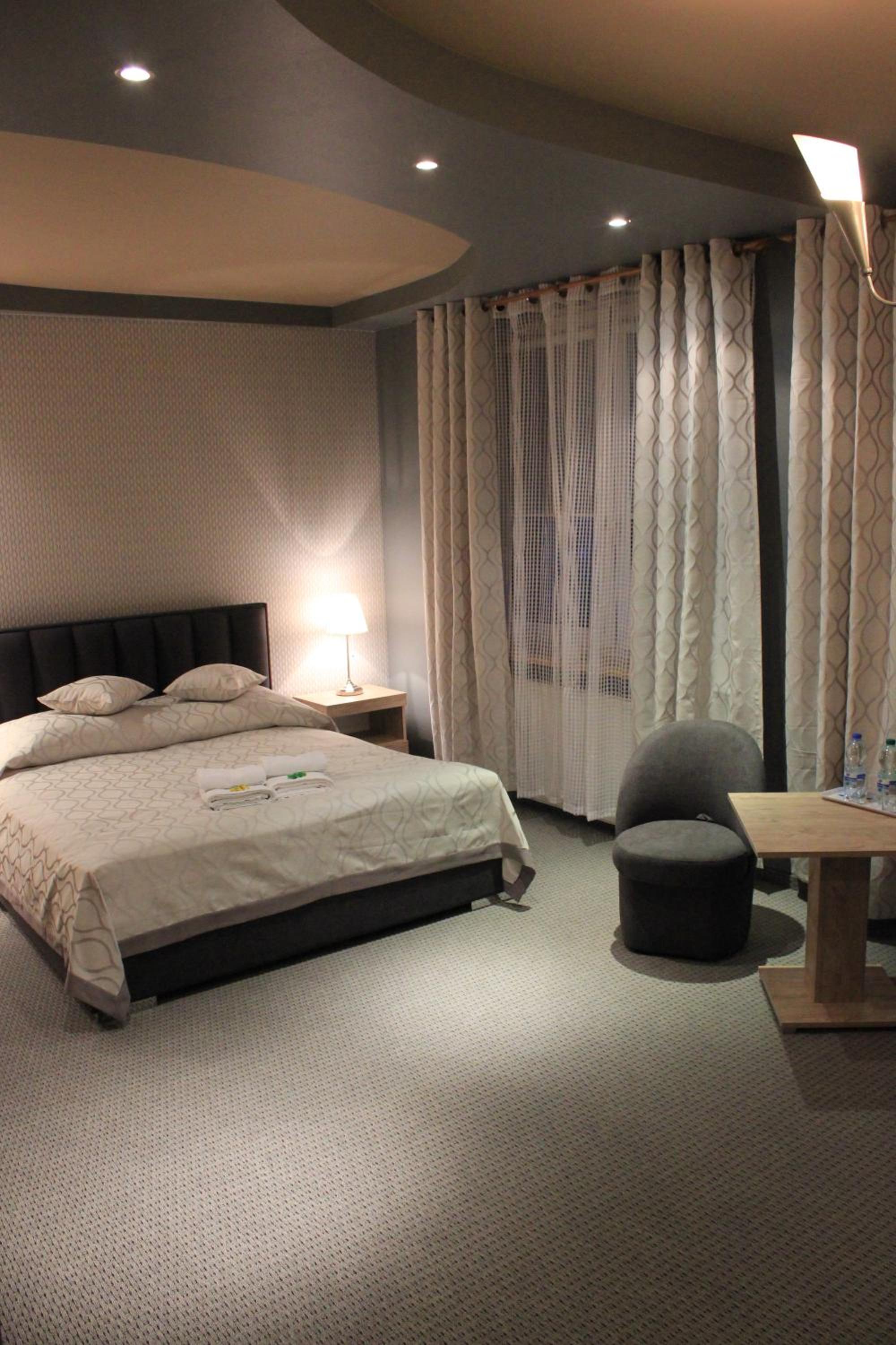 Deluxe Double Room - Photo 8