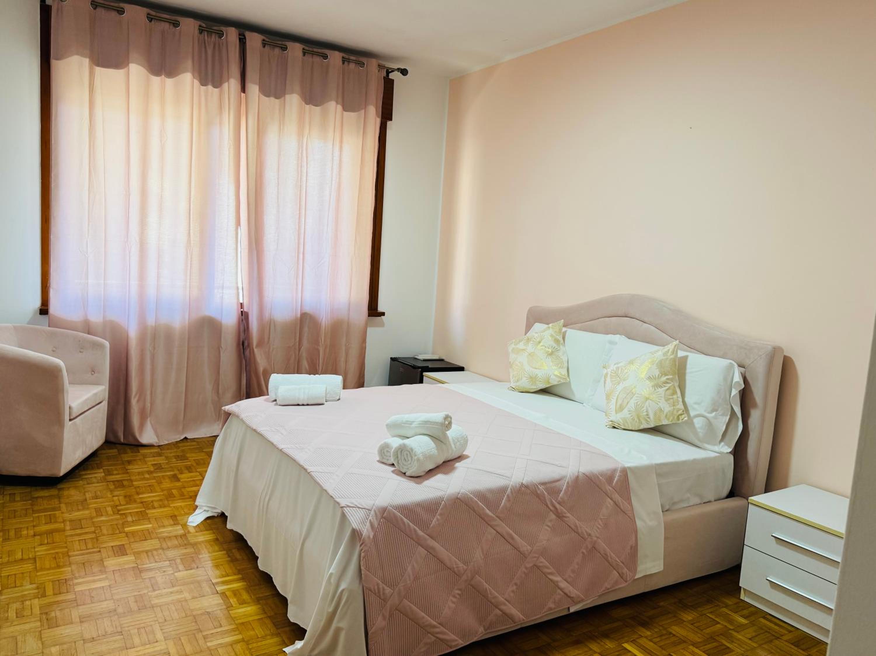 Deluxe King Room photo 1